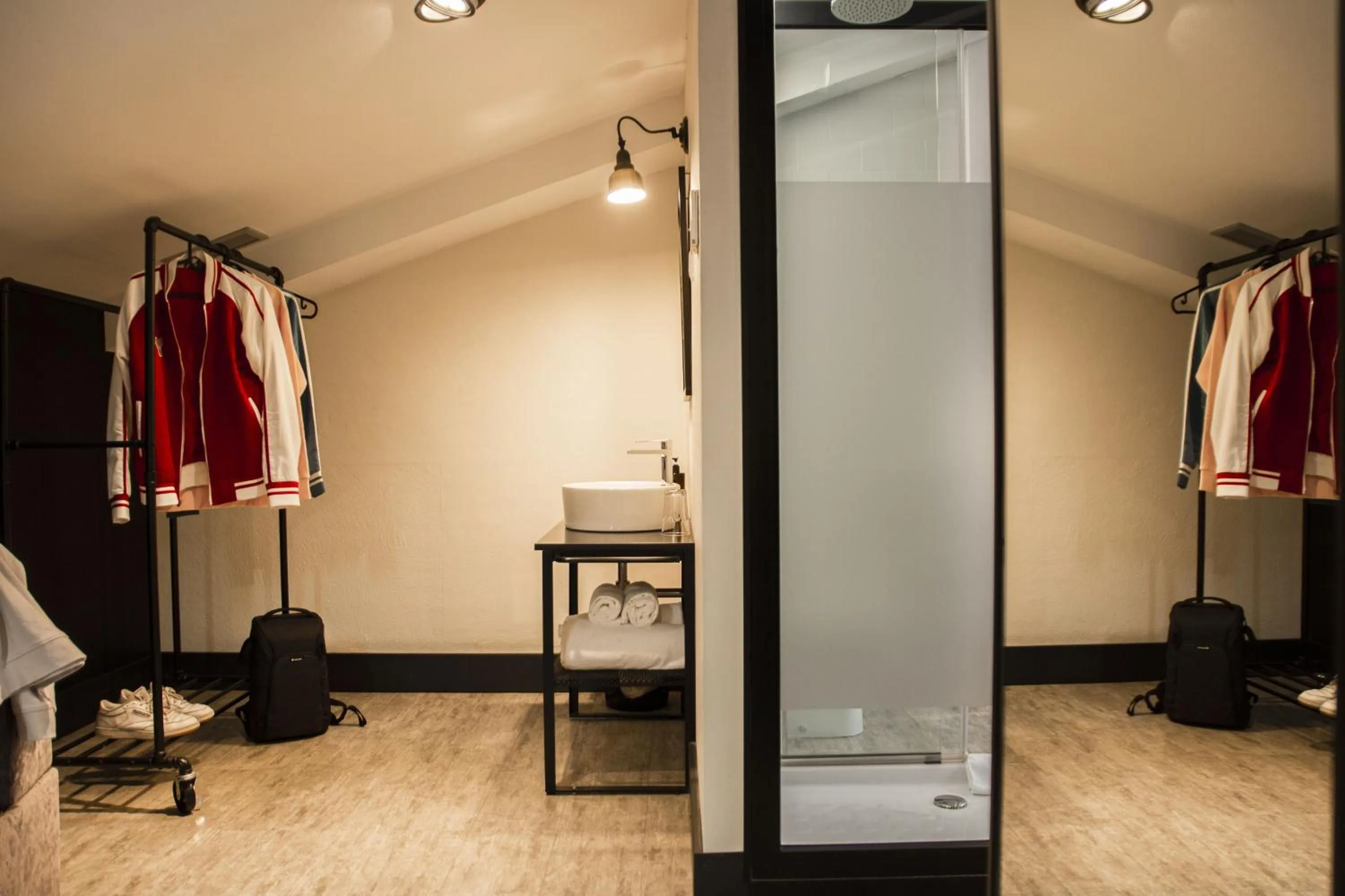 Bathroom in room00 Ventura Hostel