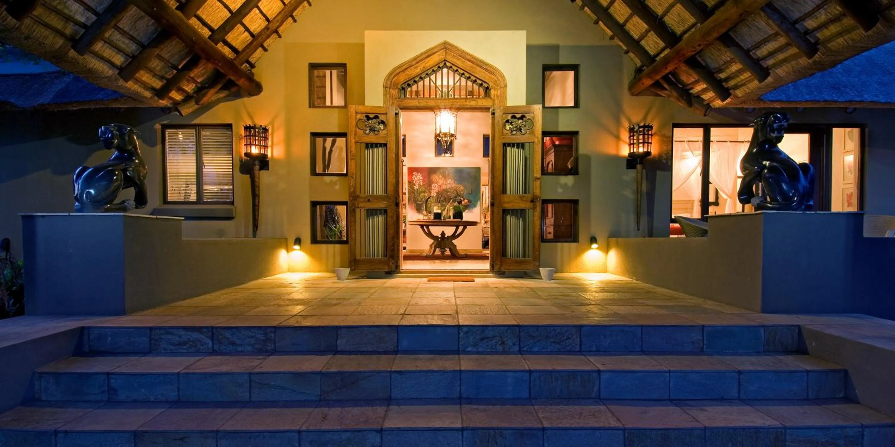 Facade/entrance in Khaya Ndlovu Safari Manor