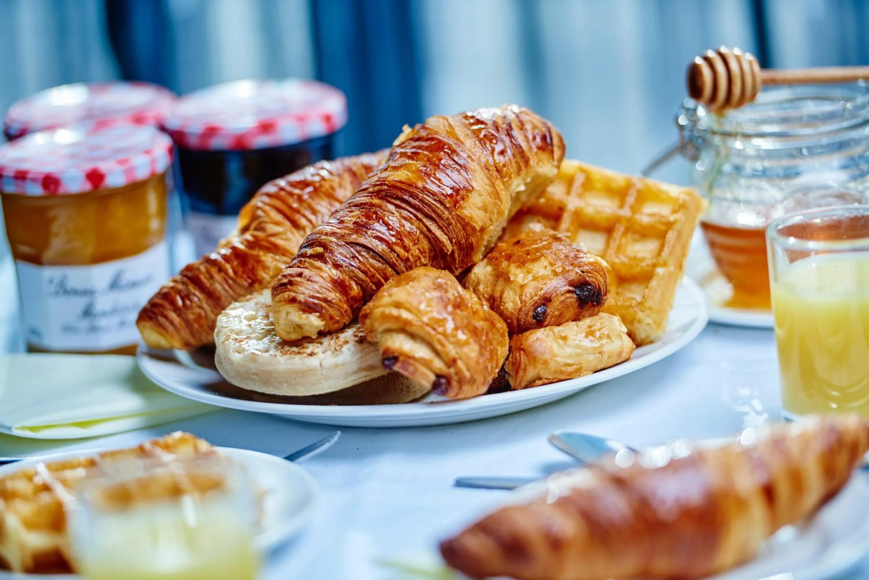 Buffet breakfast in Leonardo Hotel Exeter