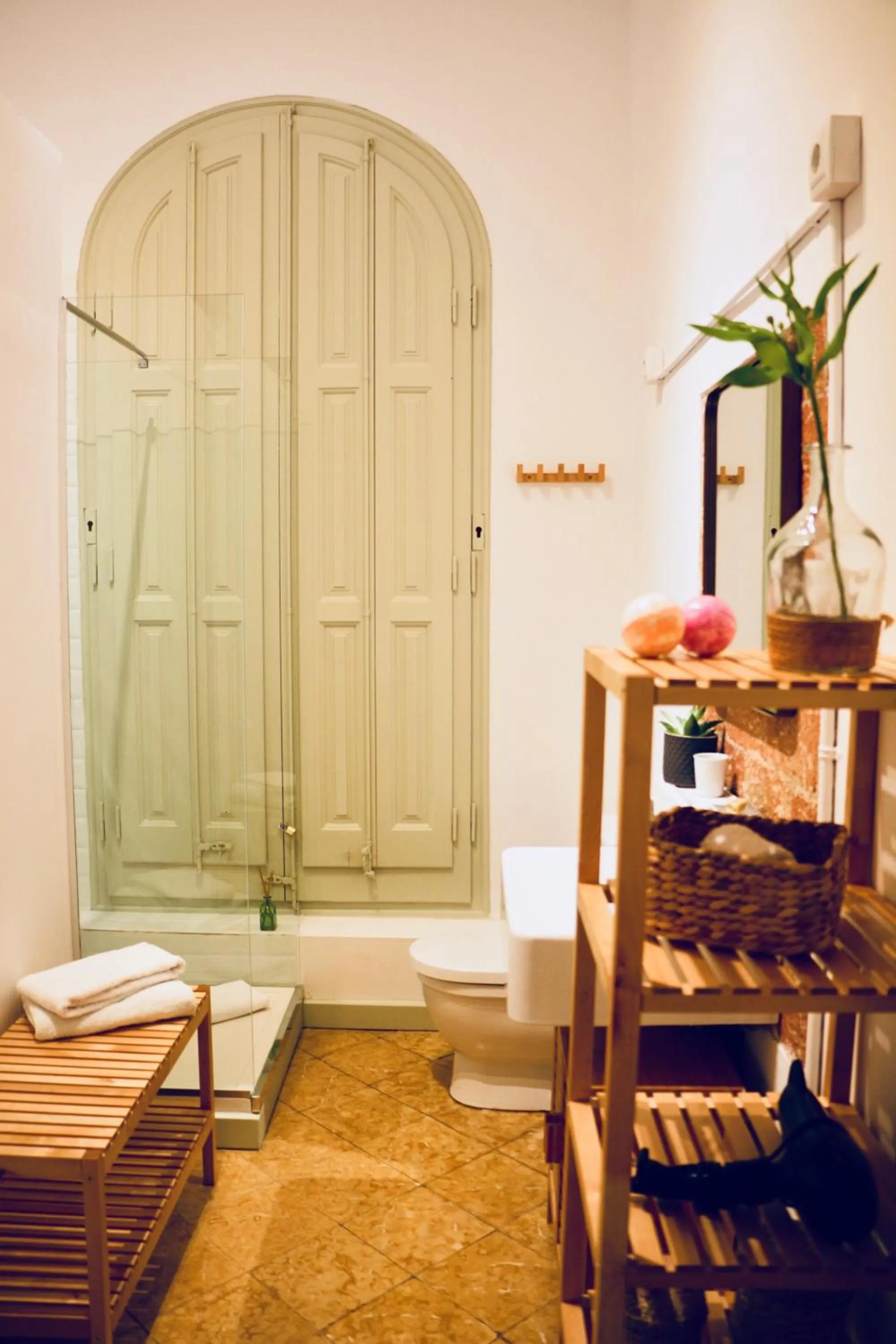 Shower, Bed in La Casa Gran B&B