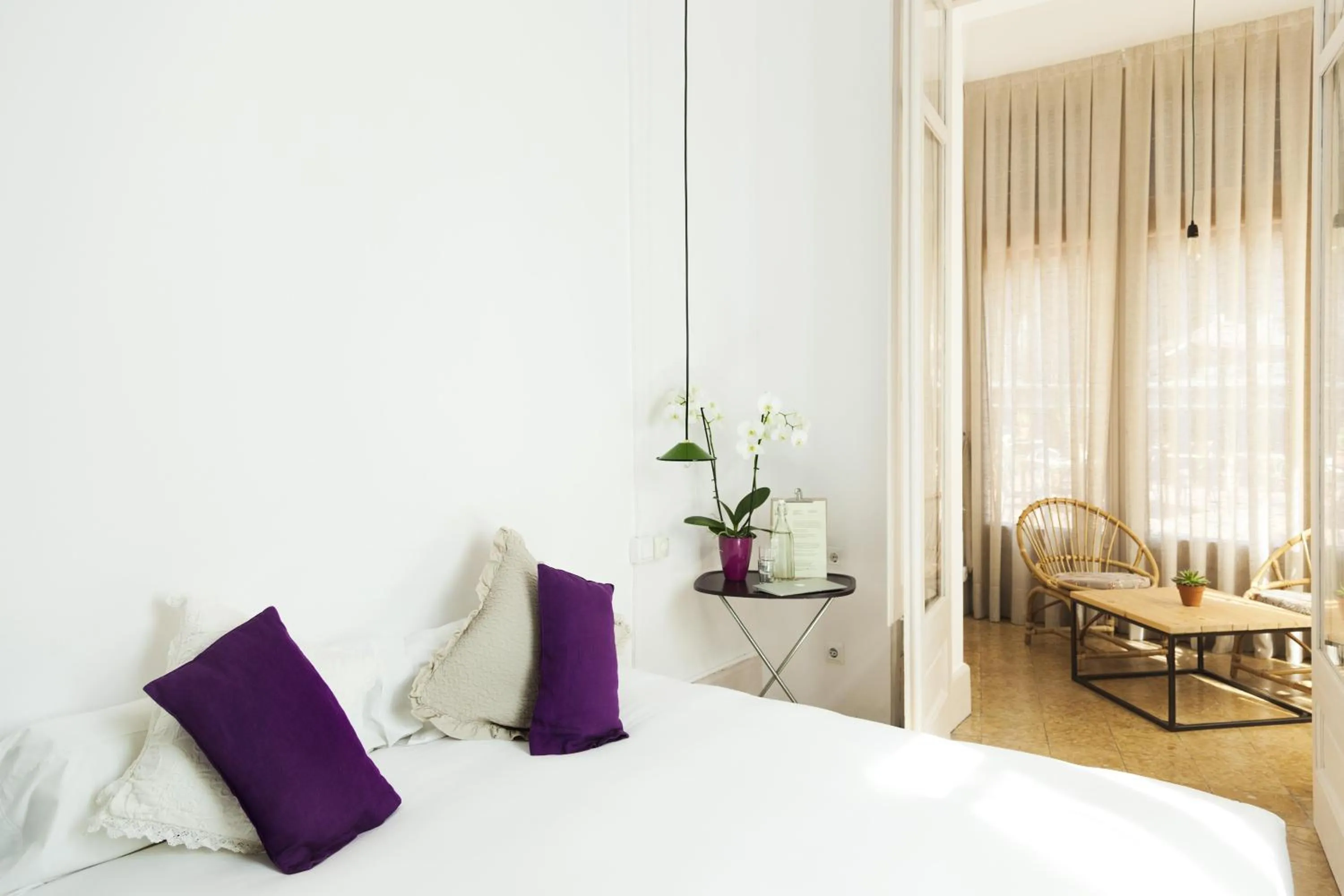 Seating area, Bed in La Casa Gran B&B