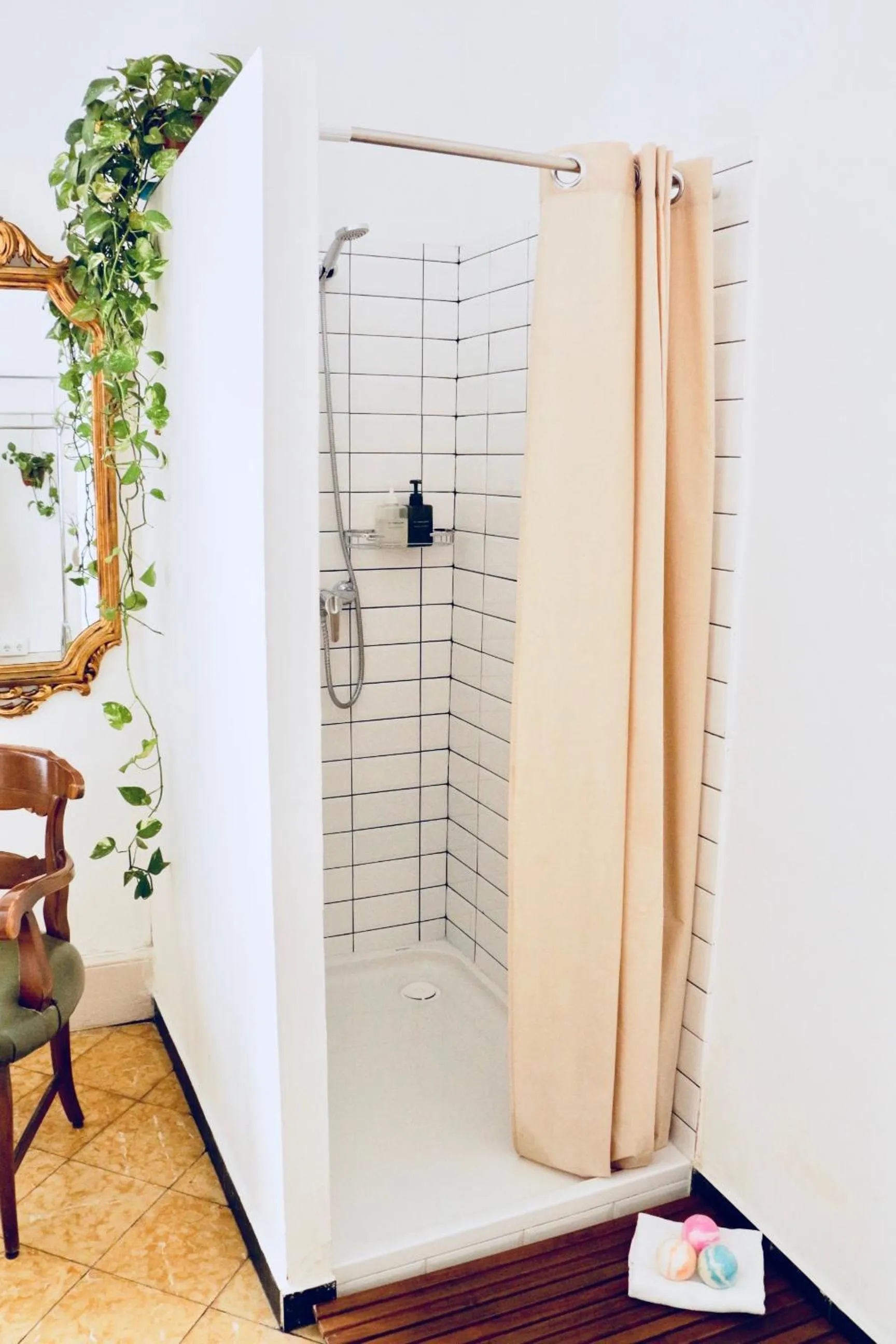 Shower in La Casa Gran B&B