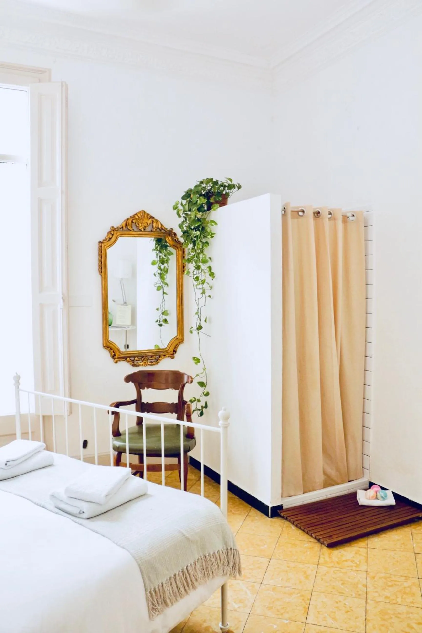 Photo of the whole room, Bed in La Casa Gran B&B