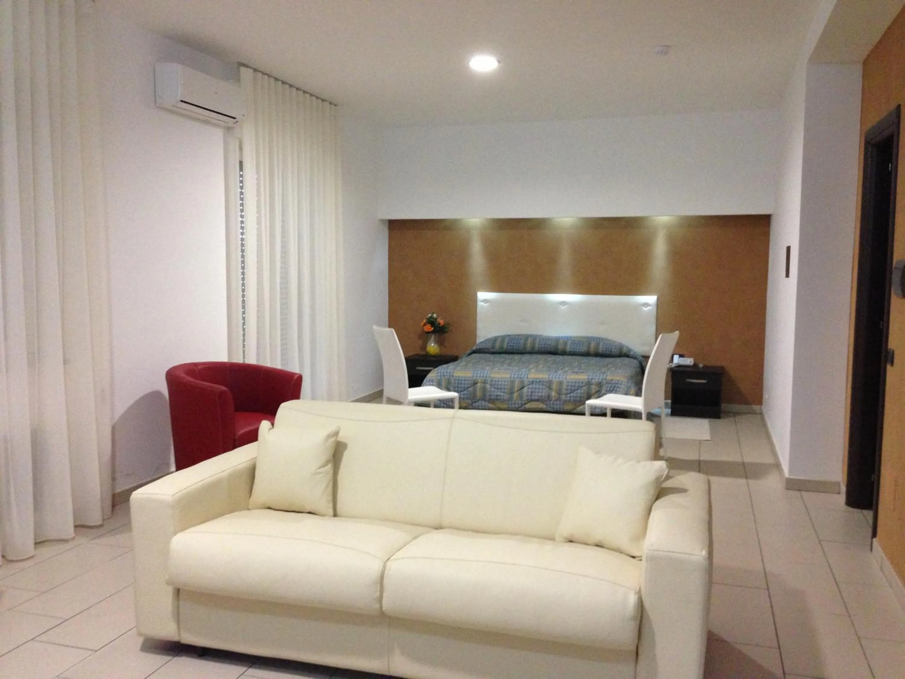 Photo of the whole room, Bed in Hotel 660