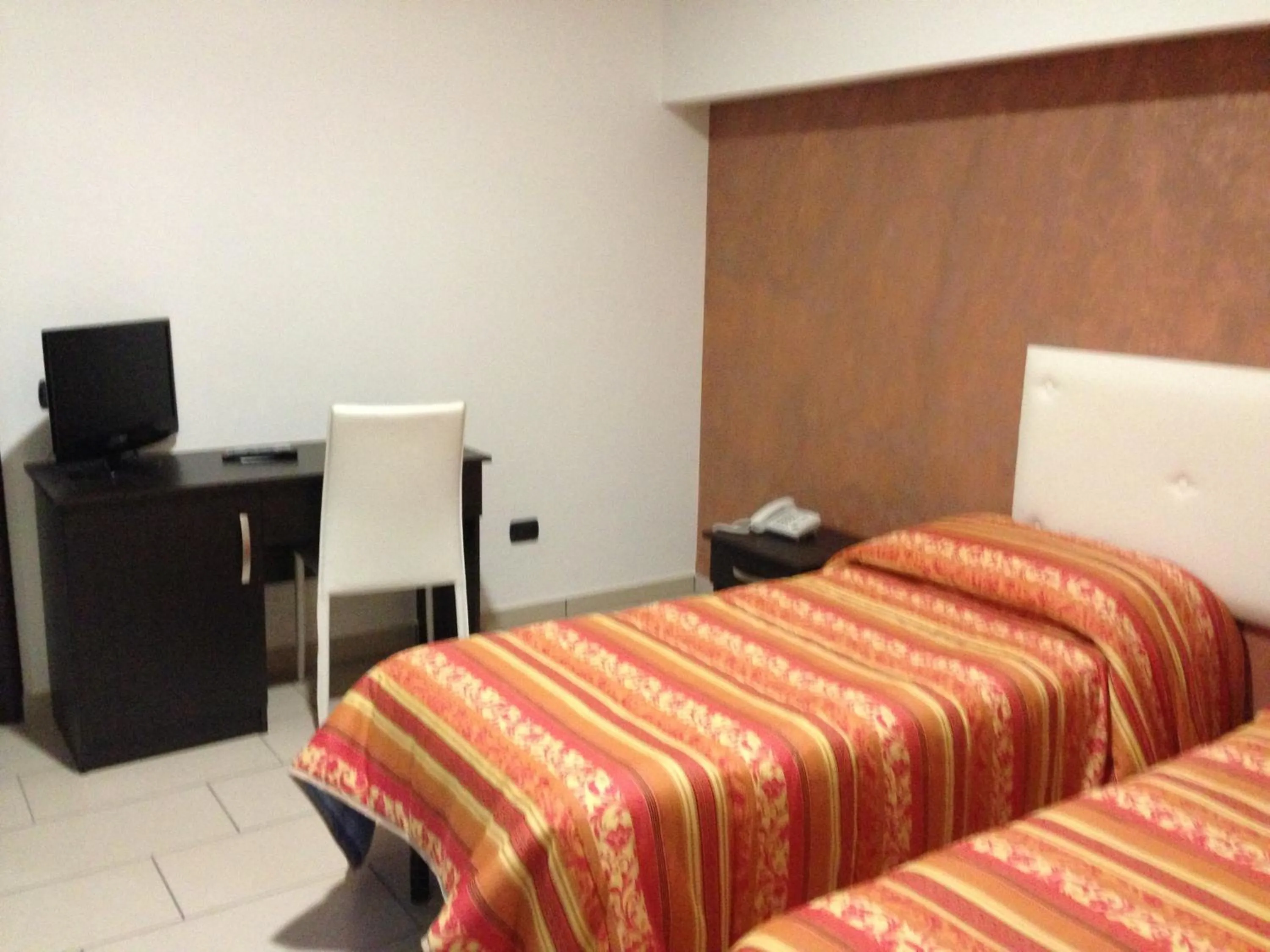 TV and multimedia, Bed in Hotel 660