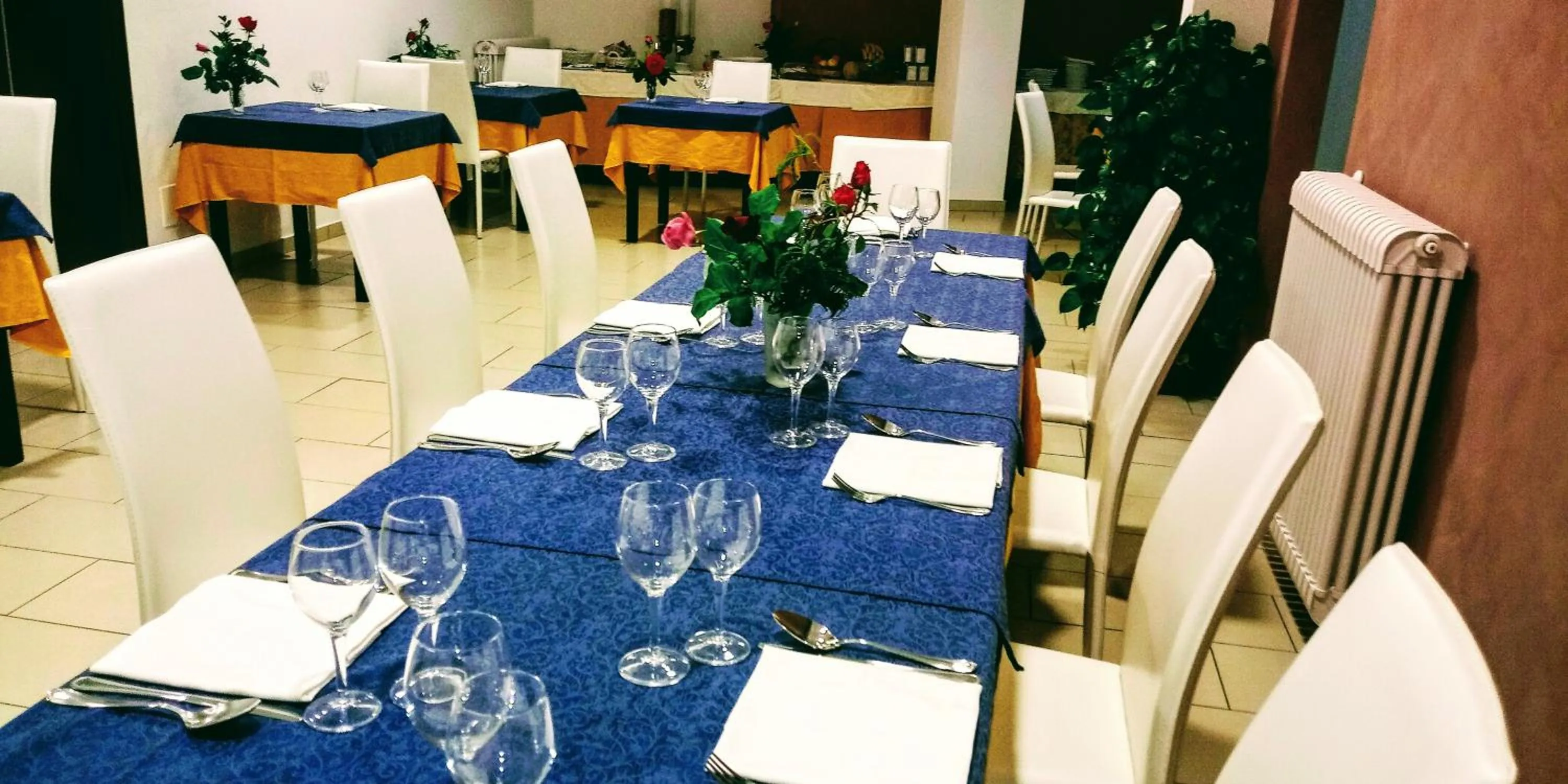 Restaurant/places to eat in Hotel 660