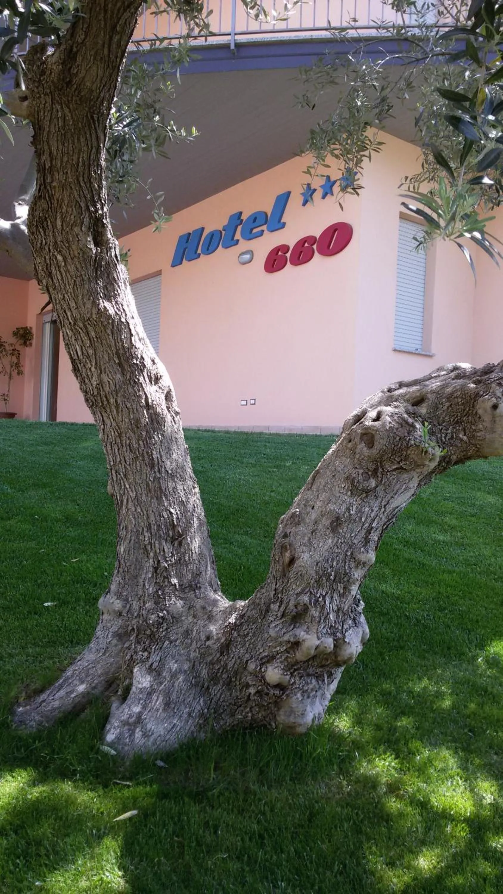 Property logo or sign in Hotel 660