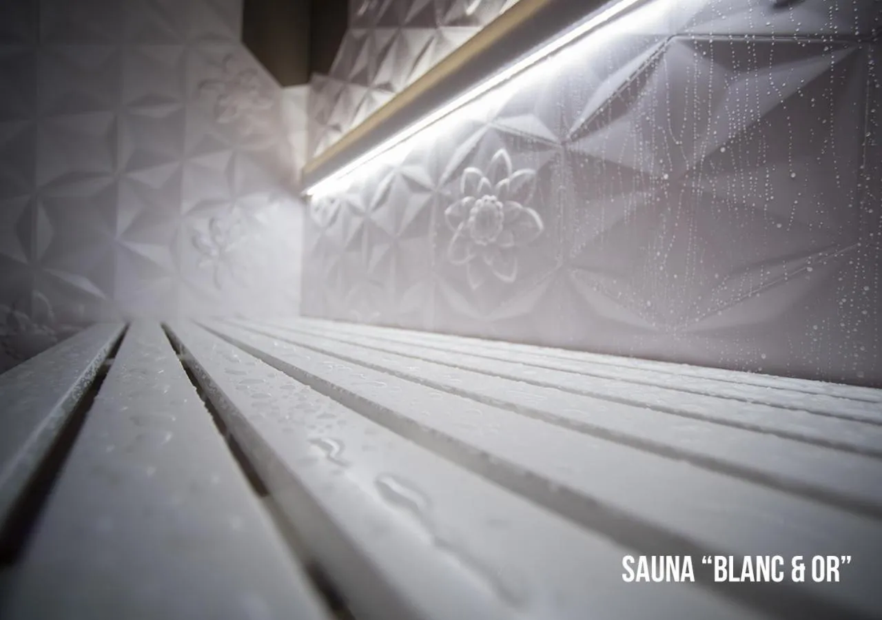 Steam room in Grand Hôtel Les Endroits