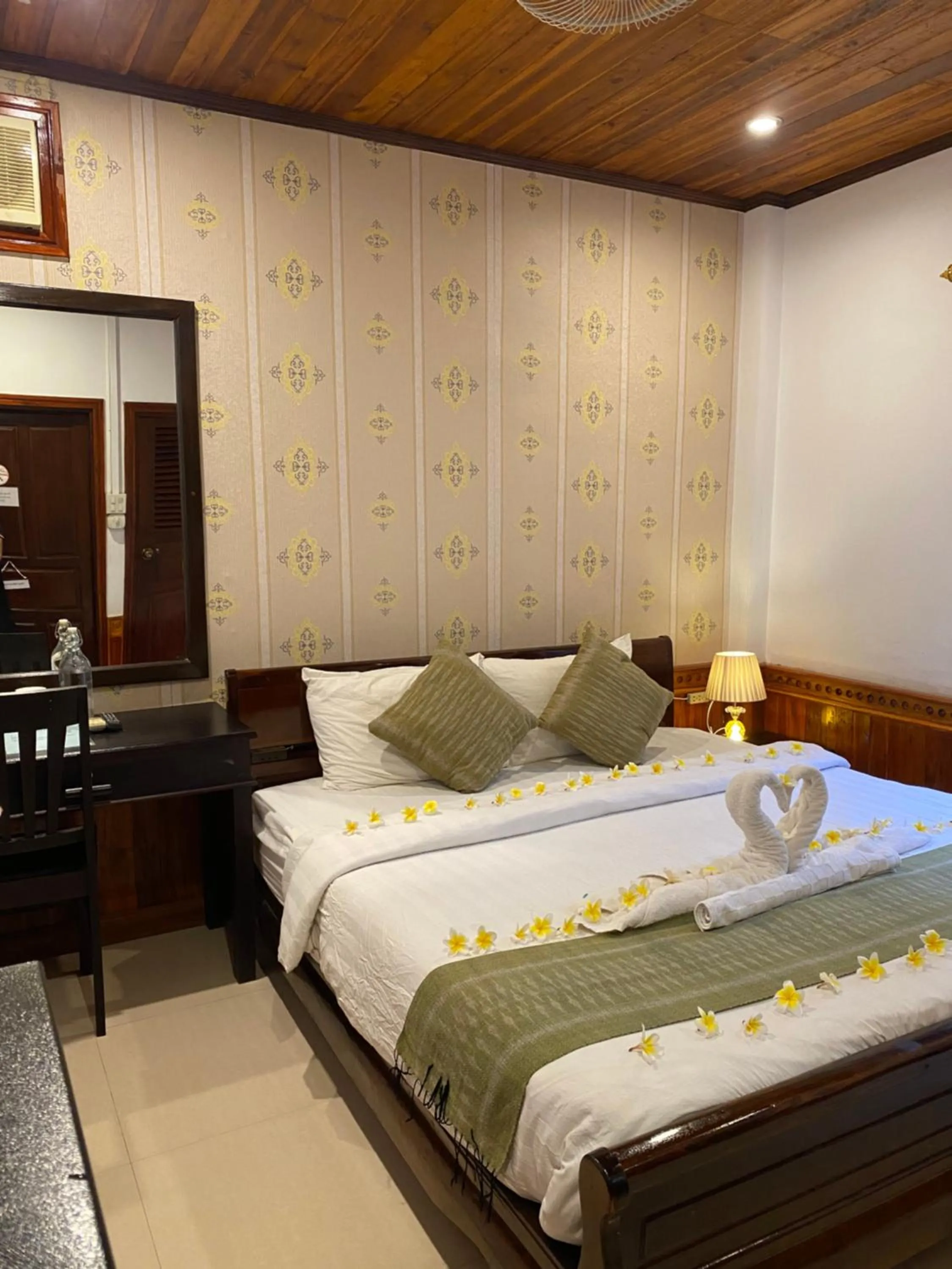 Photo of the whole room, Bed in Golden Lotus Place