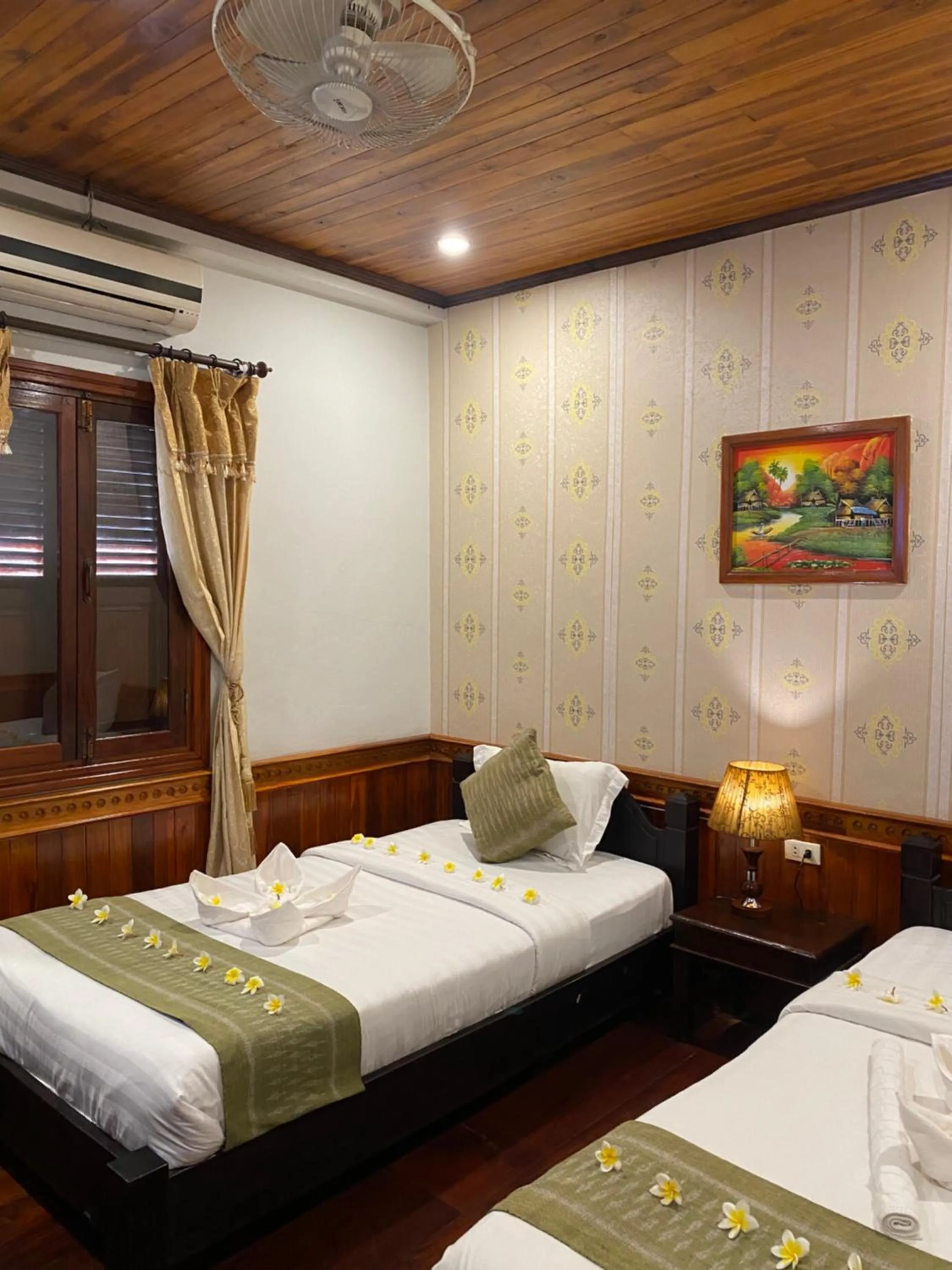 Photo of the whole room, Bed in Golden Lotus Place