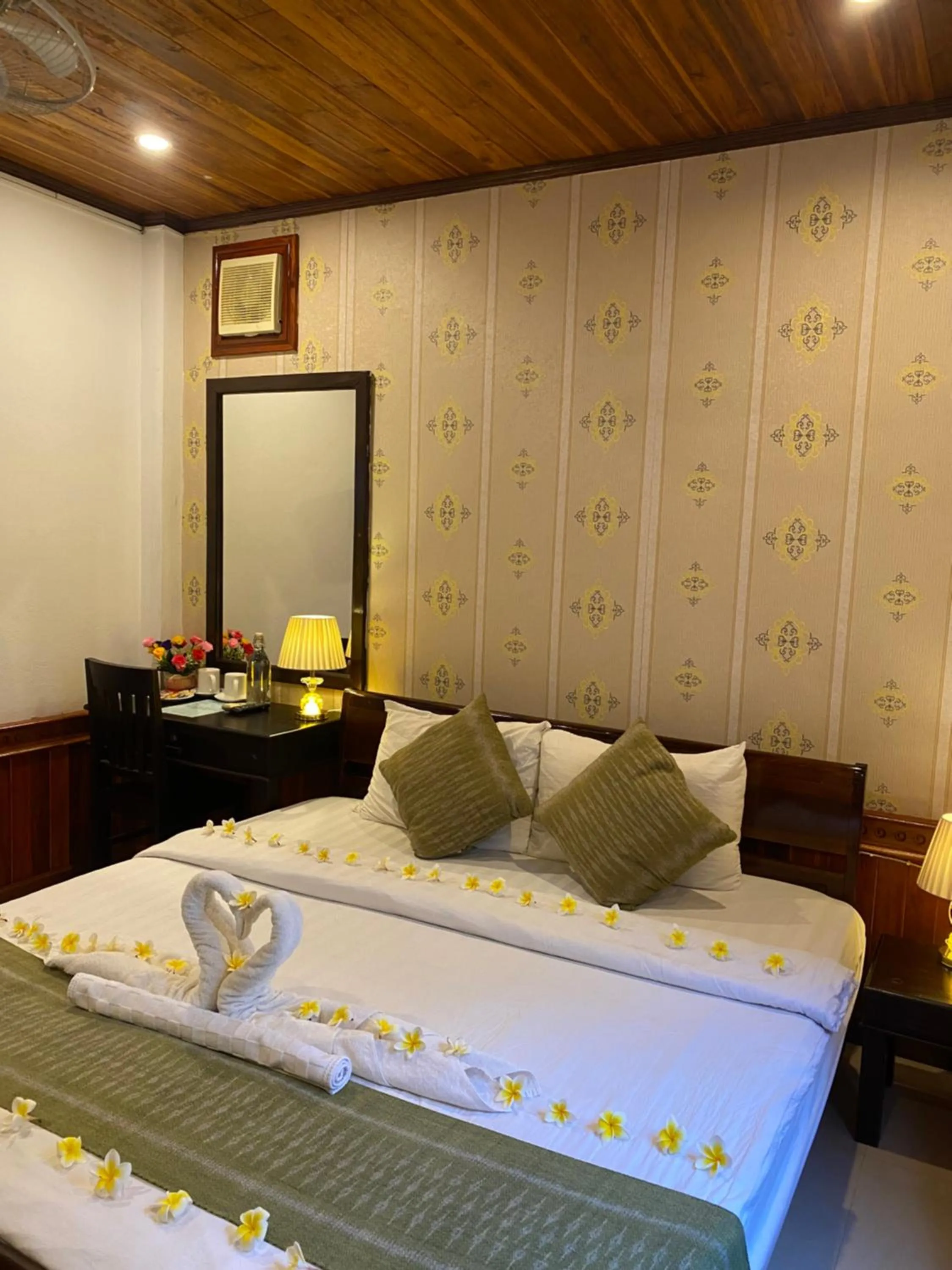Photo of the whole room, Bed in Golden Lotus Place