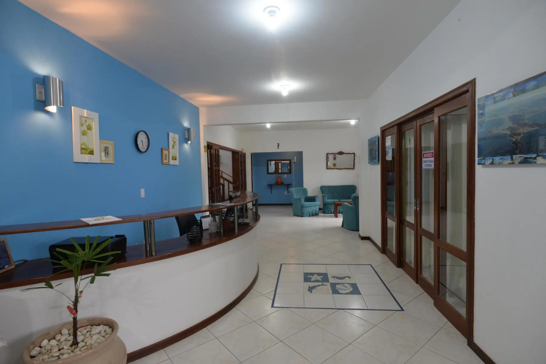 Living room in Oceano Pousada - Buffet de café da manhã e serviço de quarto diário