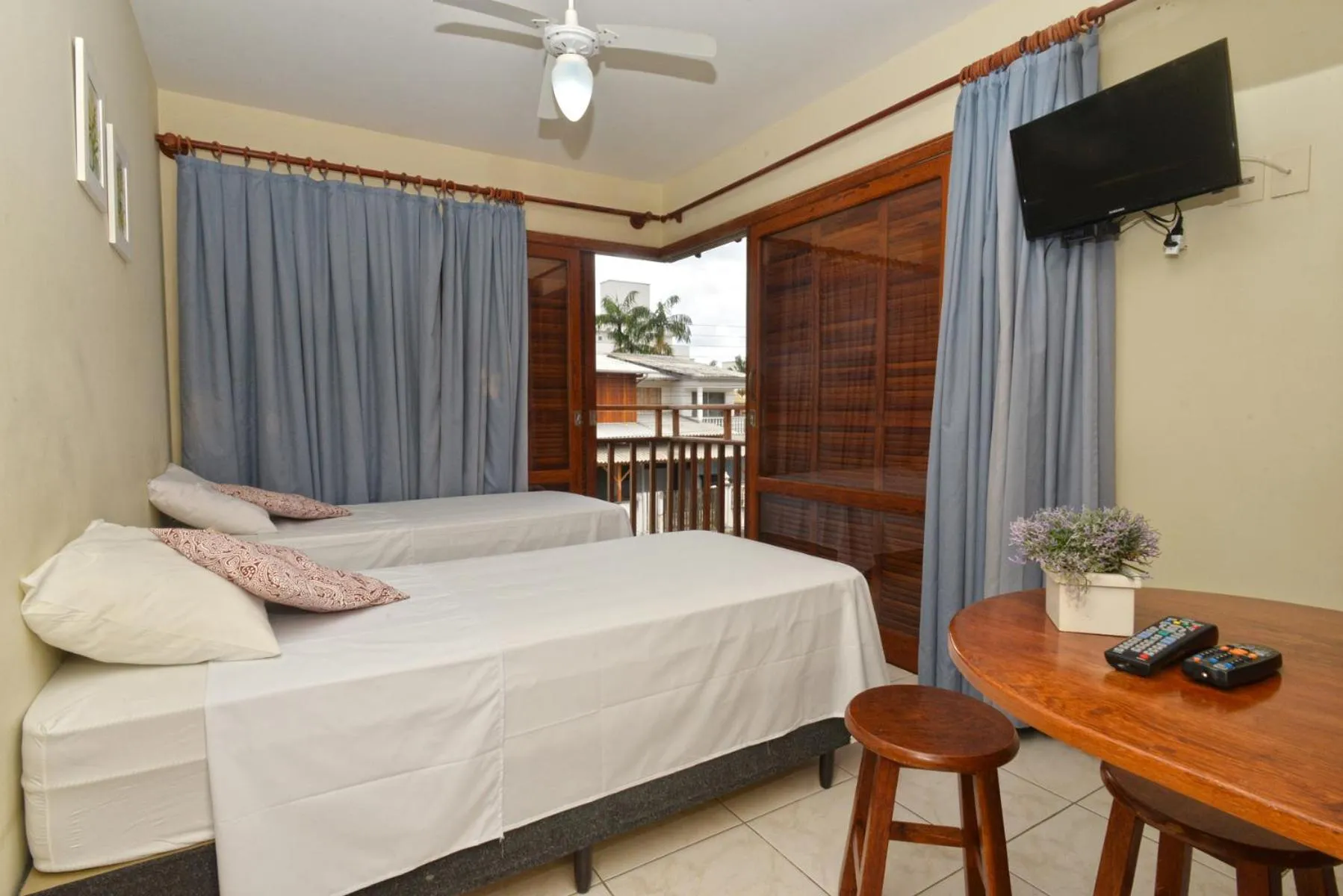 TV and multimedia, Bed in Oceano Pousada - Buffet de café da manhã e serviço de quarto diário