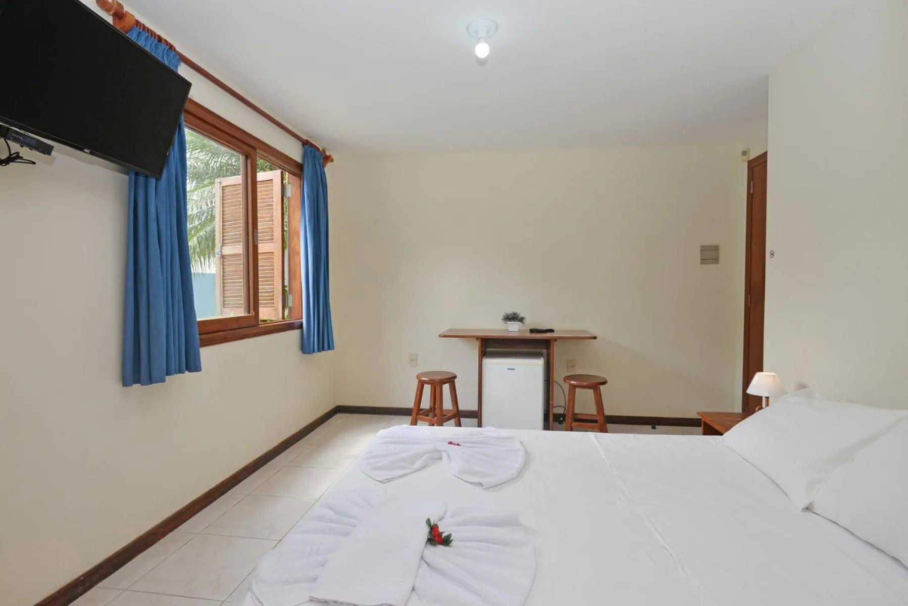 TV and multimedia, Bed in Oceano Pousada - Buffet de café da manhã e serviço de quarto diário