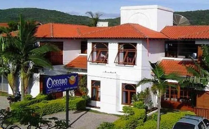 Property building in Oceano Pousada - Buffet de café da manhã e serviço de quarto diário