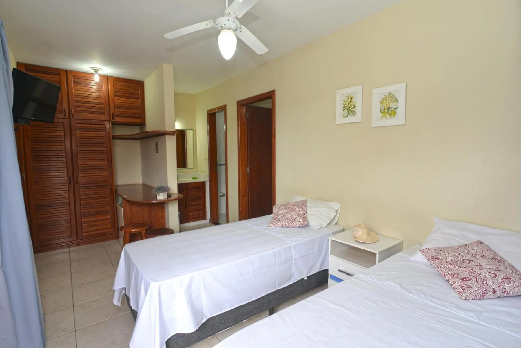 Bed in Oceano Pousada - Buffet de café da manhã e serviço de quarto diário