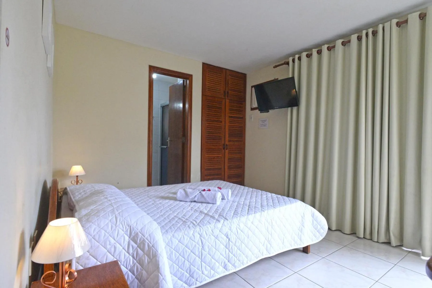 TV and multimedia, Bed in Oceano Pousada - Buffet de café da manhã e serviço de quarto diário