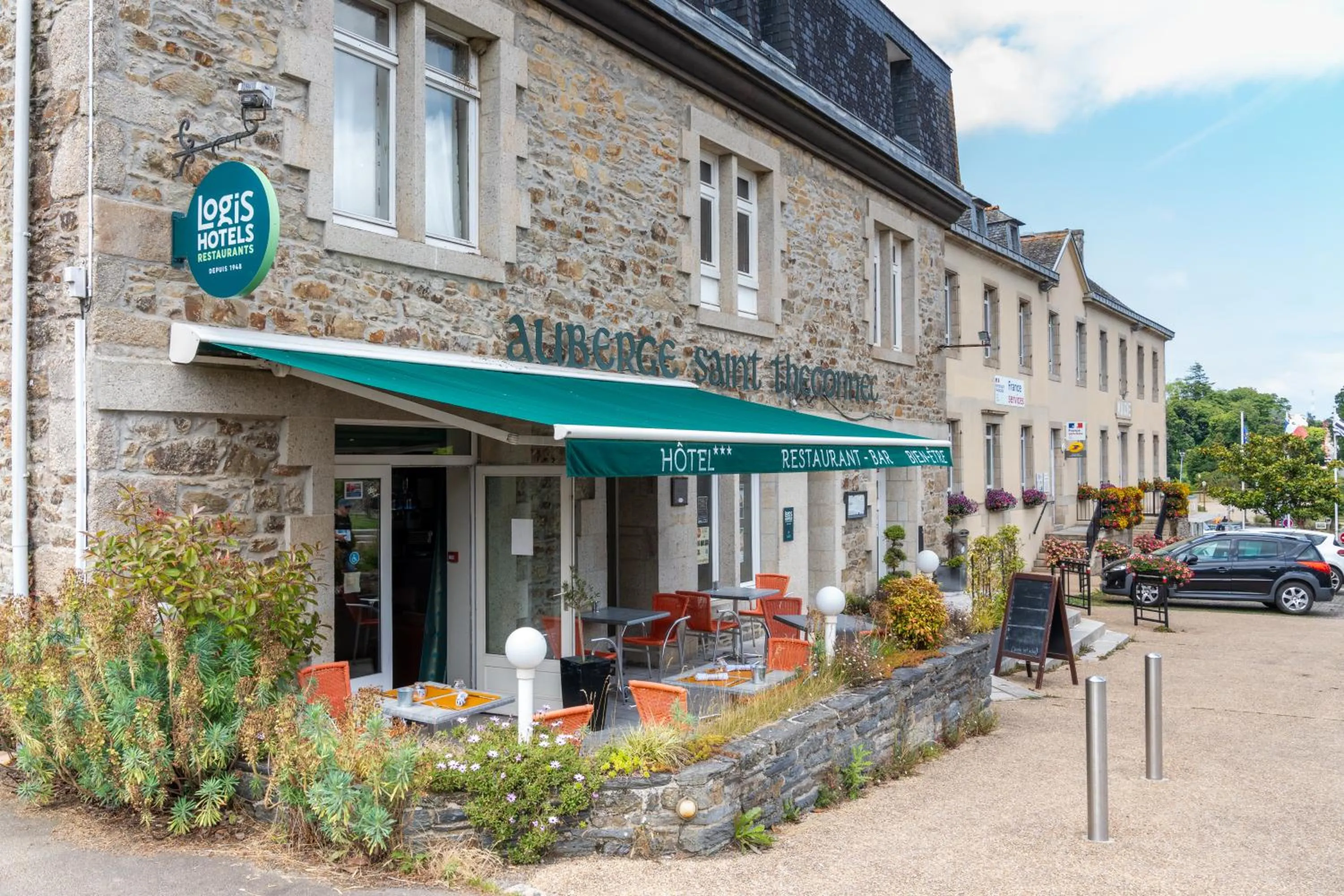 Patio in Logis Auberge Saint Thégonnec & son Restaurant