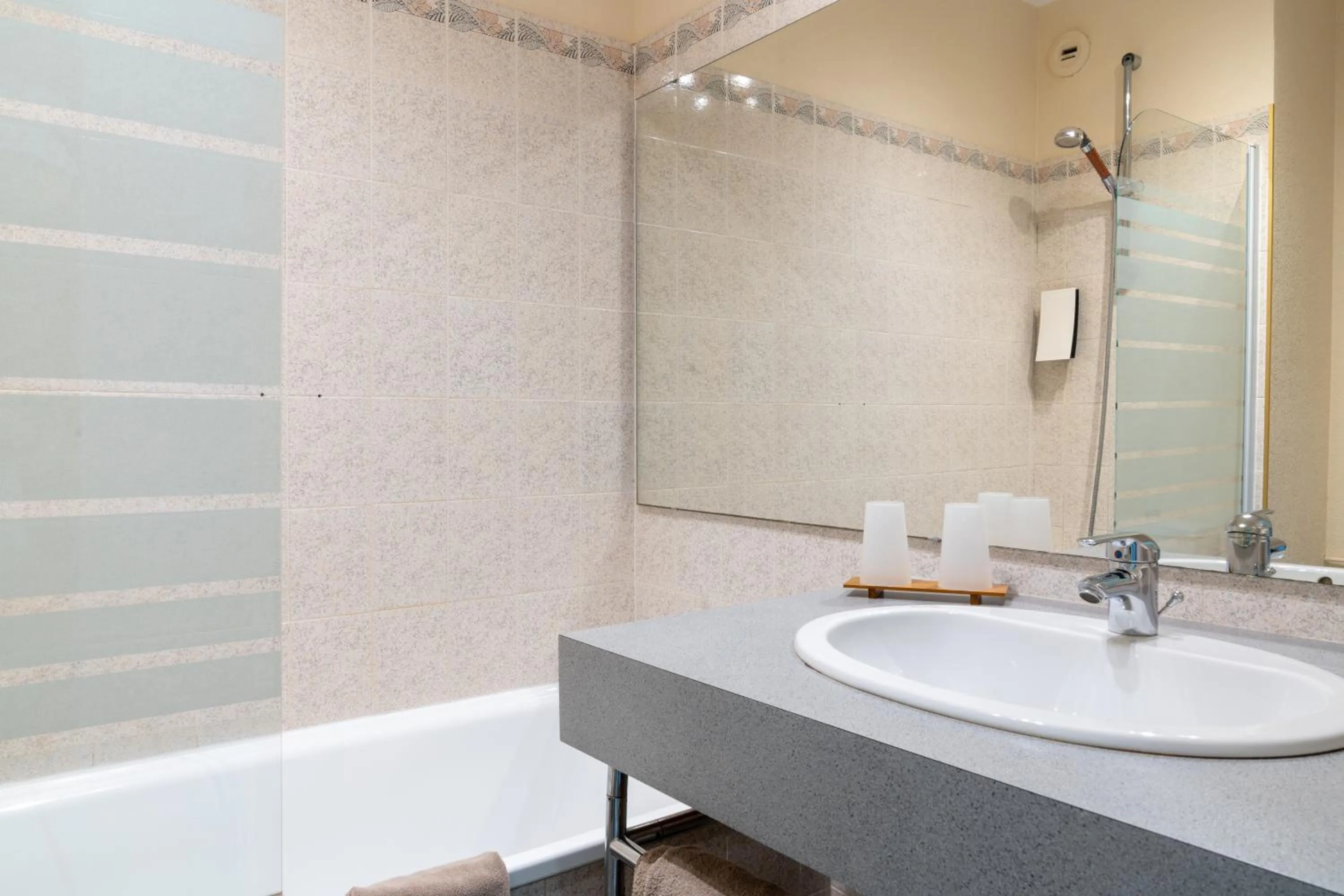 Bathroom in Logis Auberge Saint Thégonnec & son Restaurant