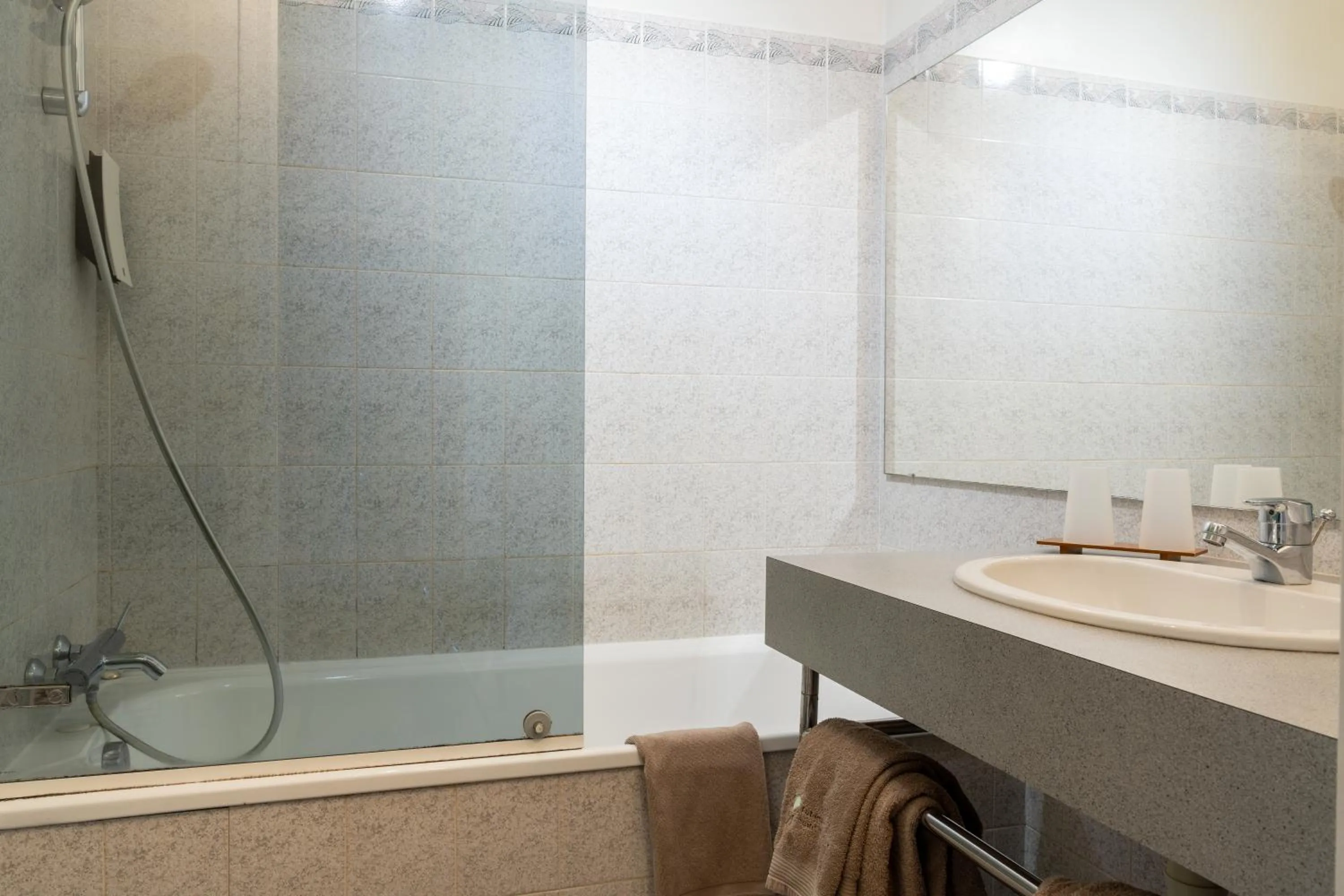 Bathroom in Logis Auberge Saint Thégonnec & son Restaurant