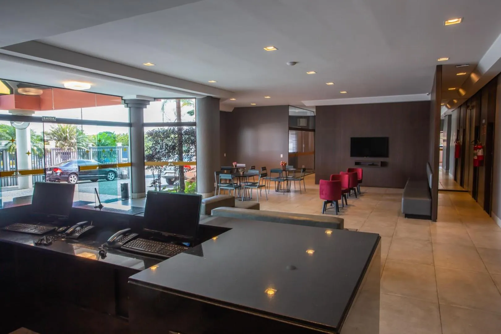 Communal lounge/ TV room in Carlton Plaza Hotel Uberlandia