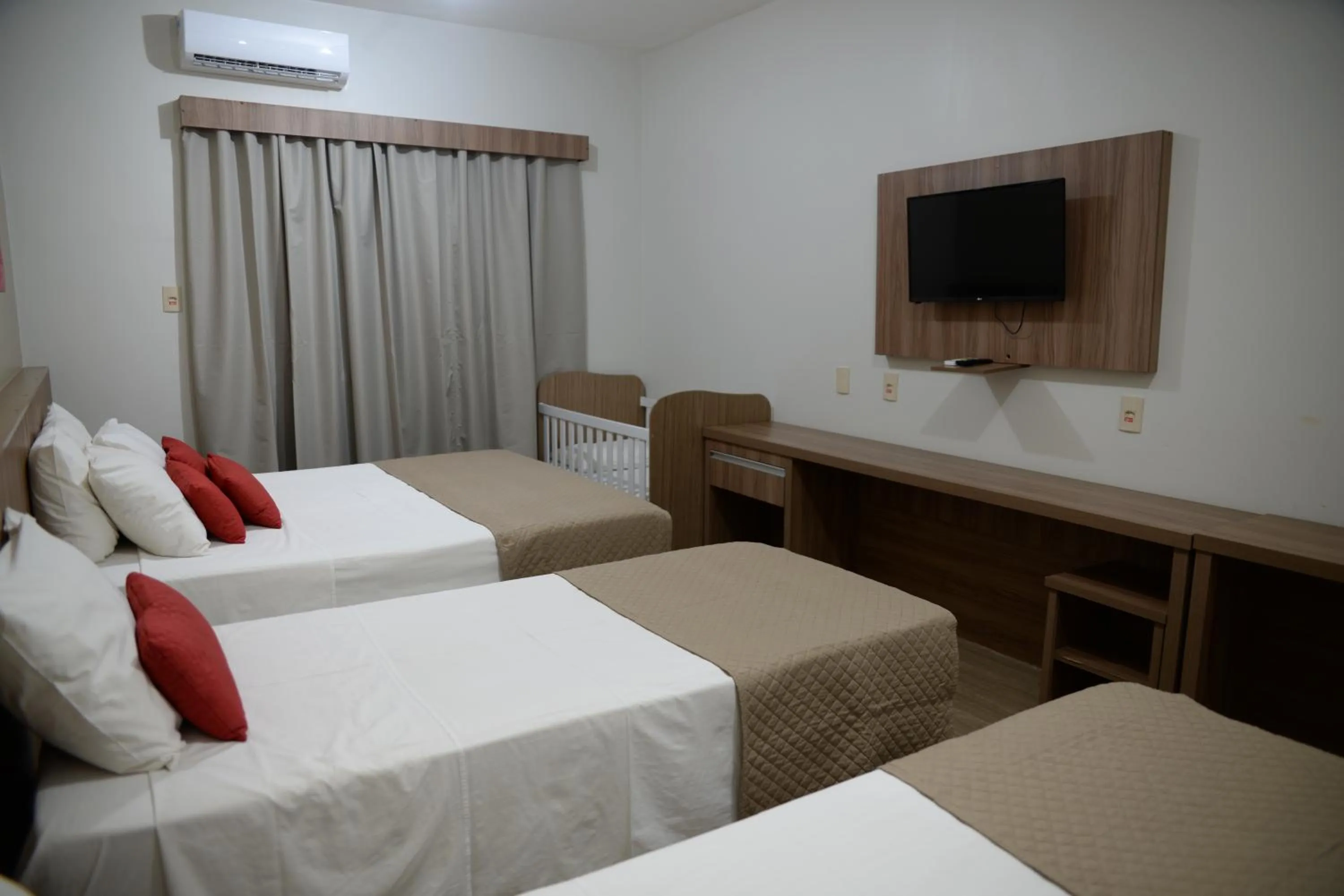 Property building, Bed in Carlton Plaza Hotel Uberlandia