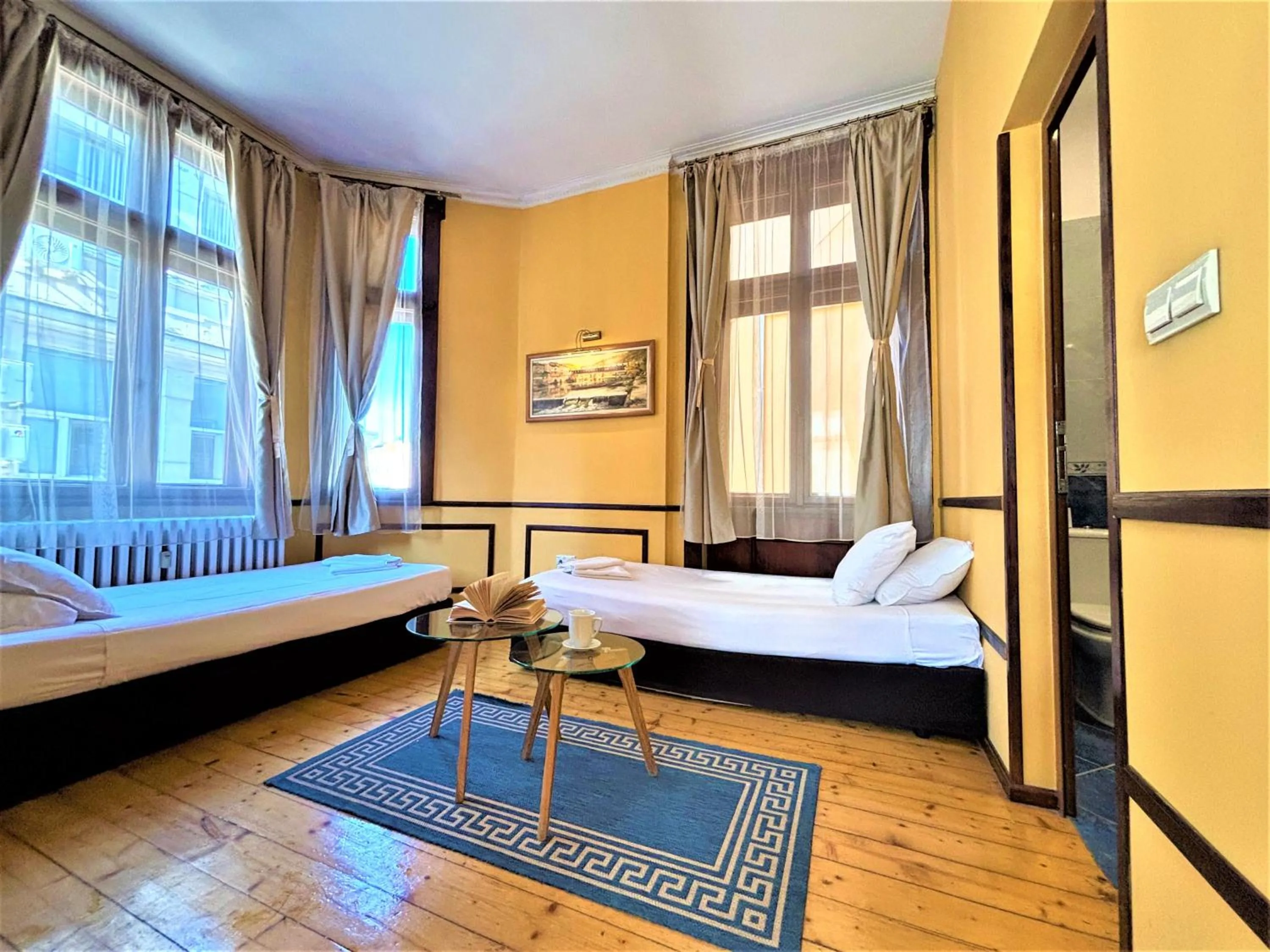 Bedroom, Bed in L'Opera Guest House