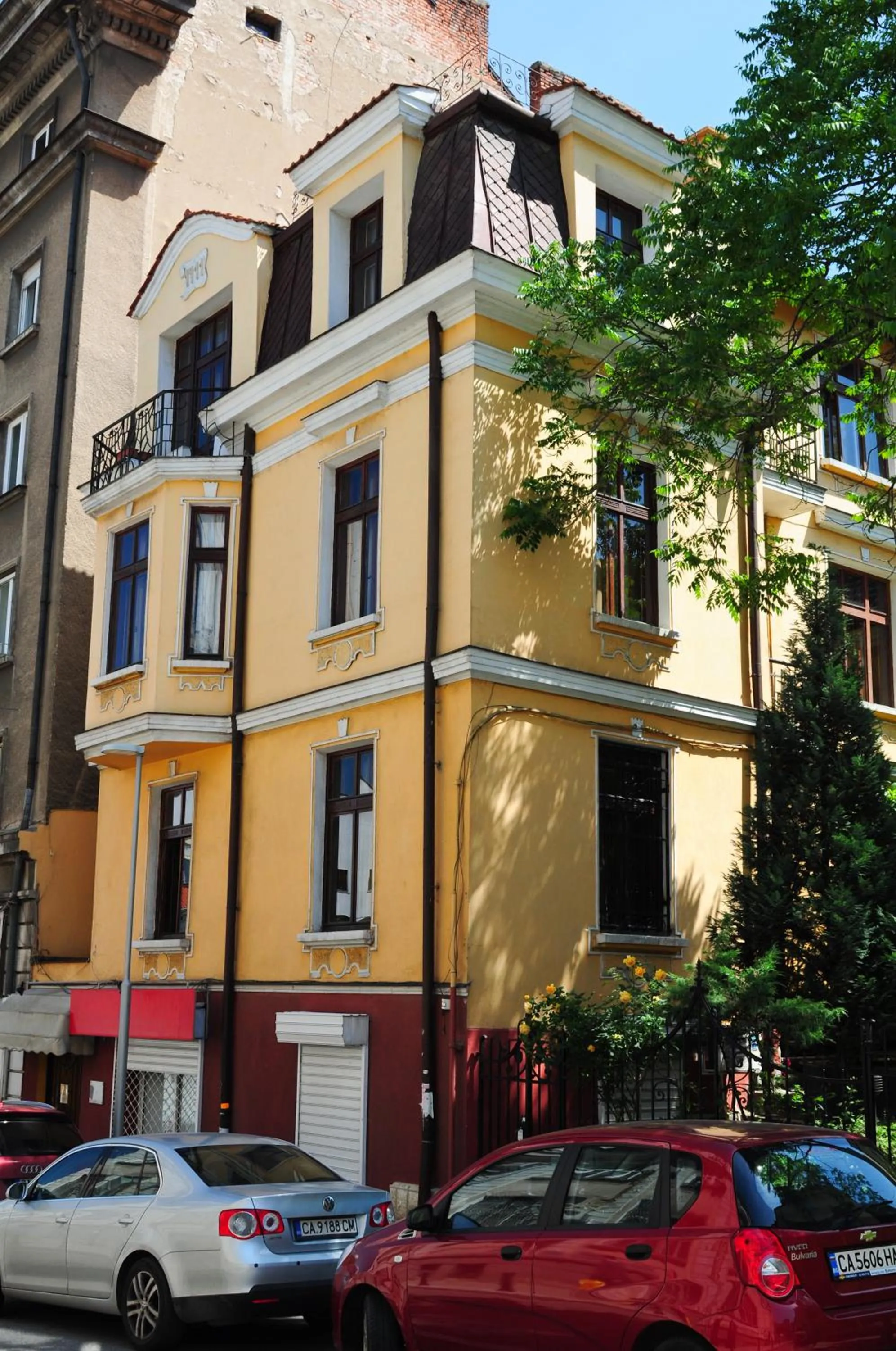 Facade/entrance in L'Opera Guest House