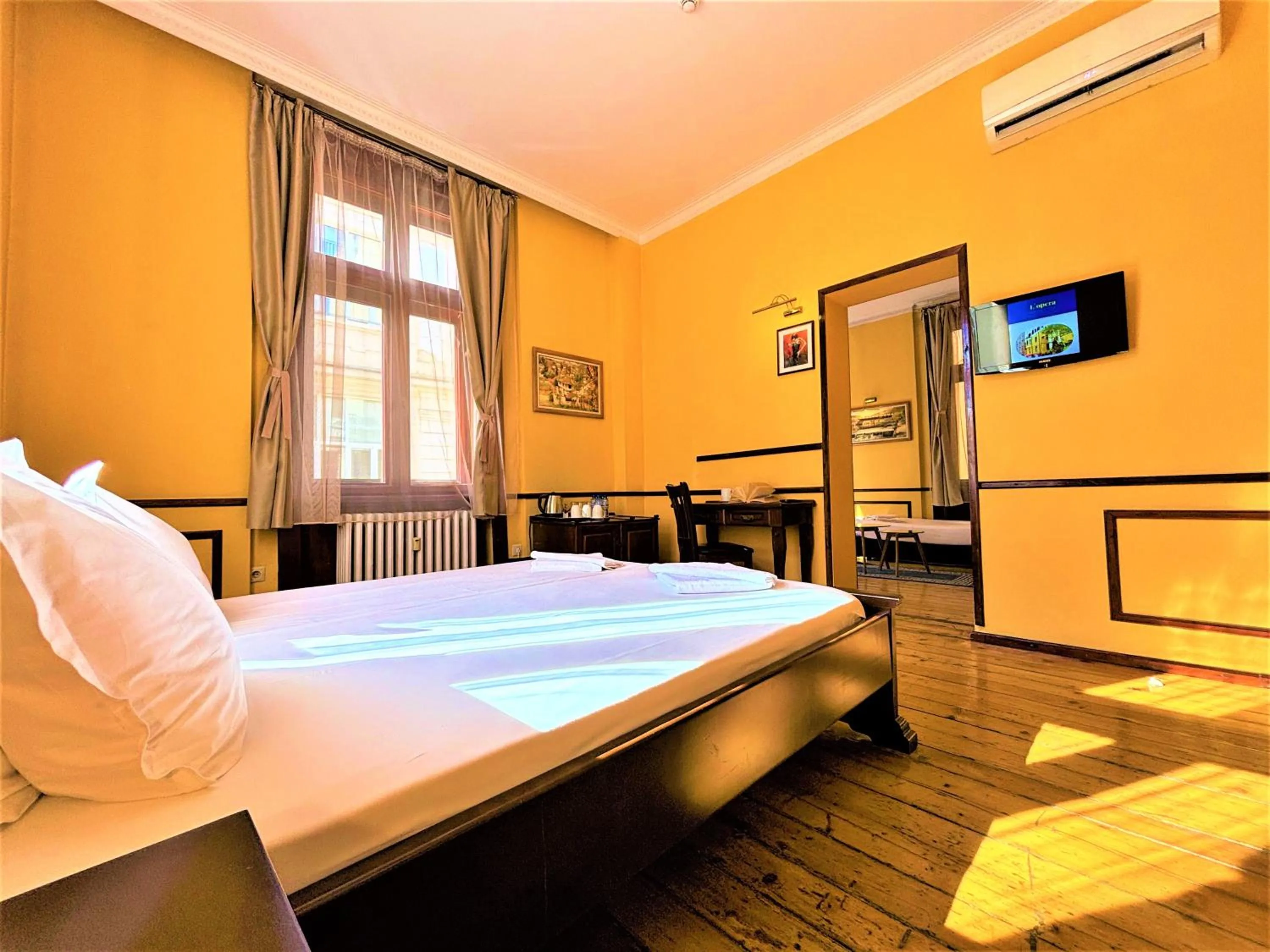 TV and multimedia, Bed in L'Opera Guest House