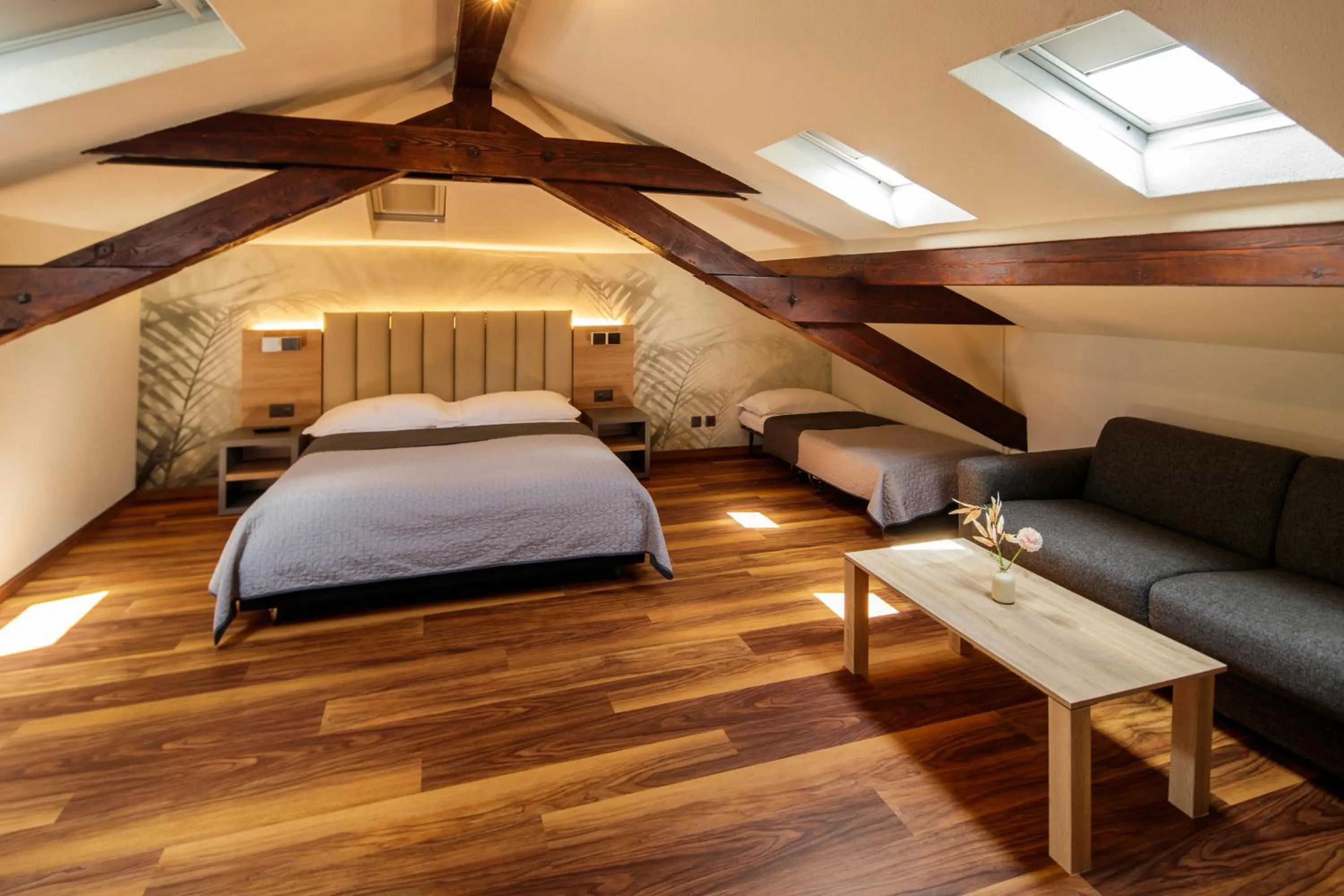 View (from property/room), Bed in Albergo Mirador Ascona