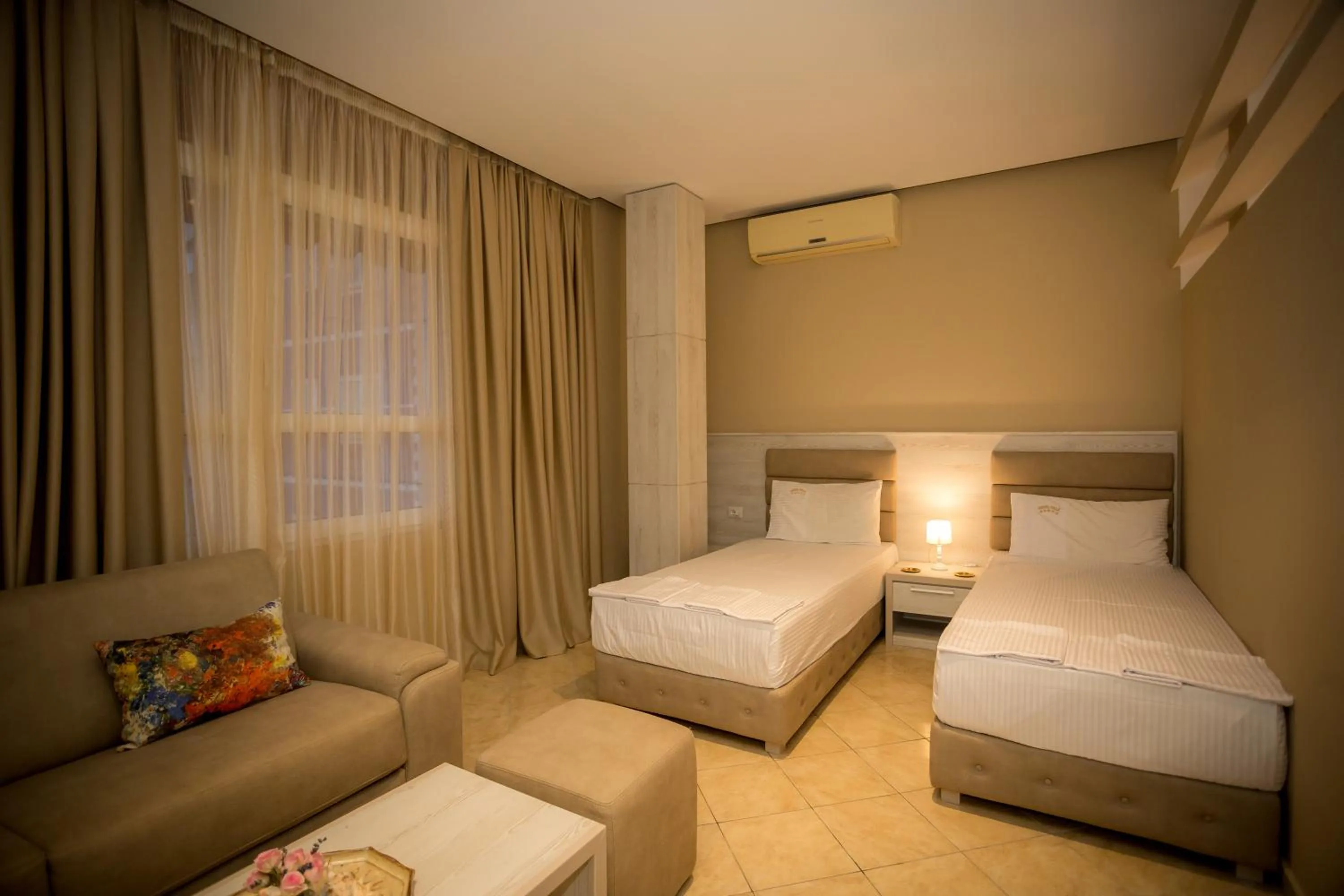 Shower, Bed in Hotel Valz