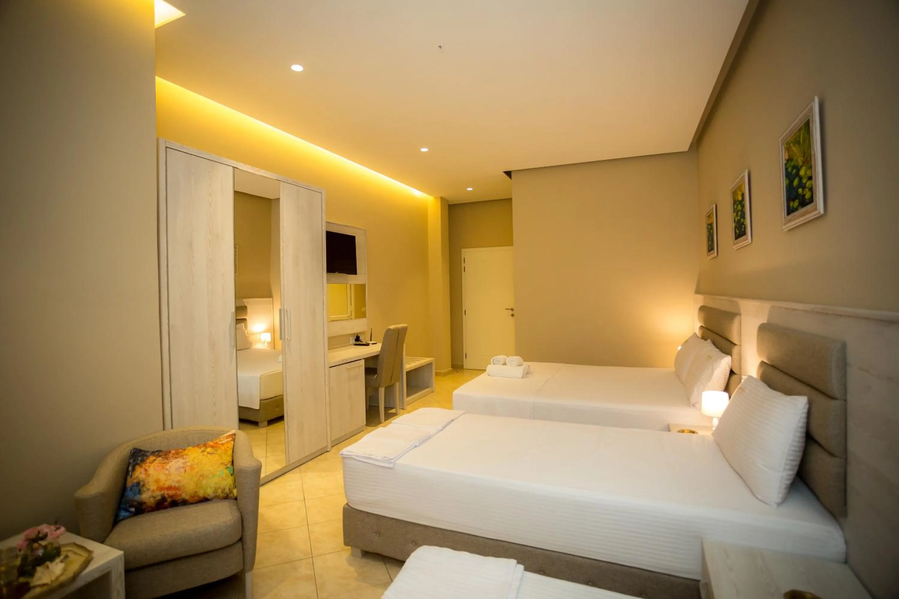 Bathroom, Bed in Hotel Valz