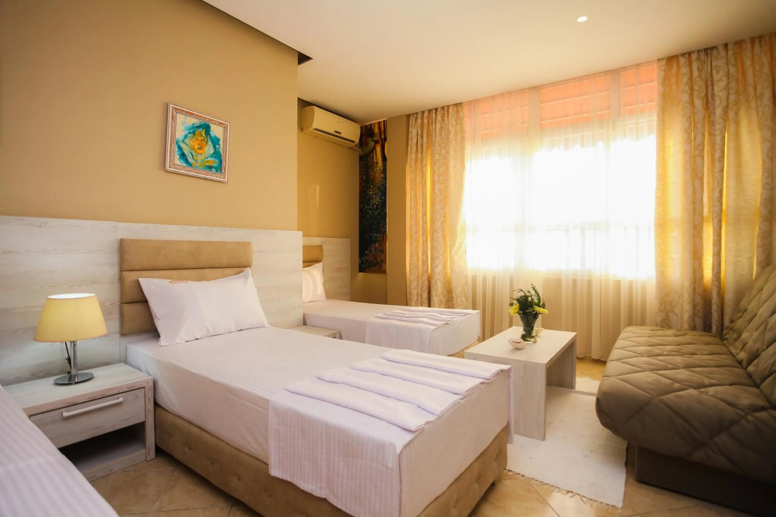 Bathroom, Bed in Hotel Valz