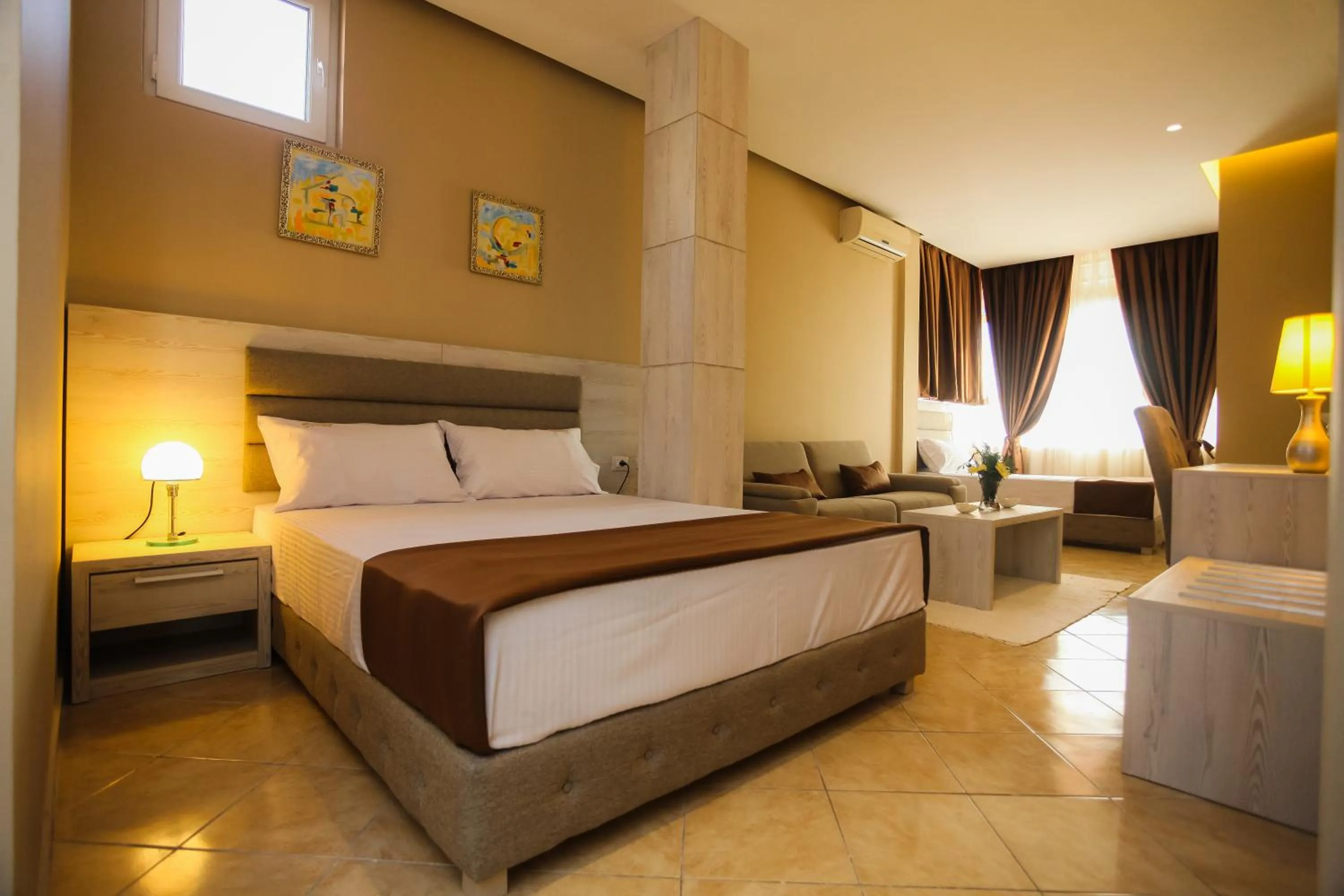 Bathroom, Bed in Hotel Valz