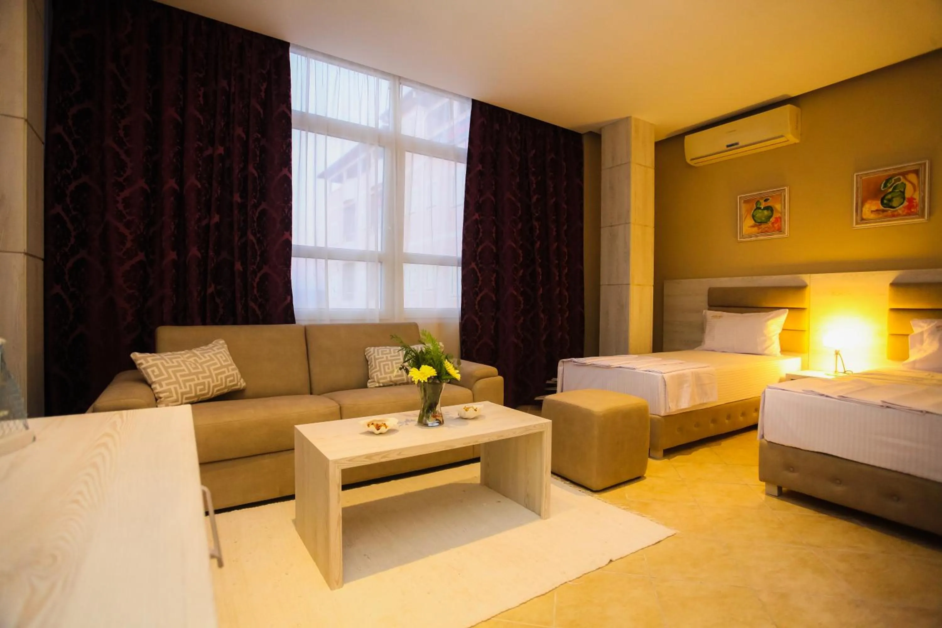 Bathroom, Bed in Hotel Valz