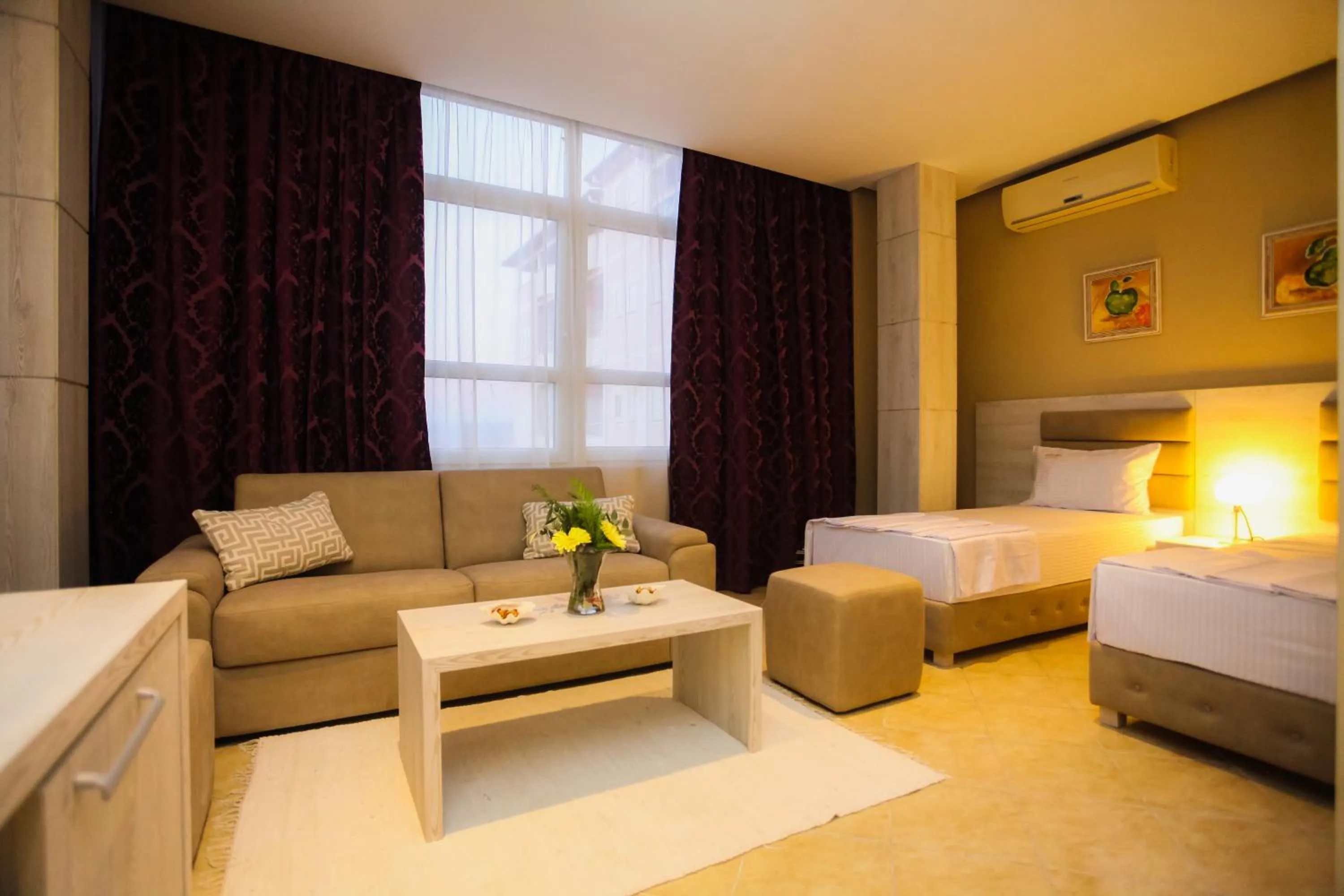 Bathroom, Bed in Hotel Valz