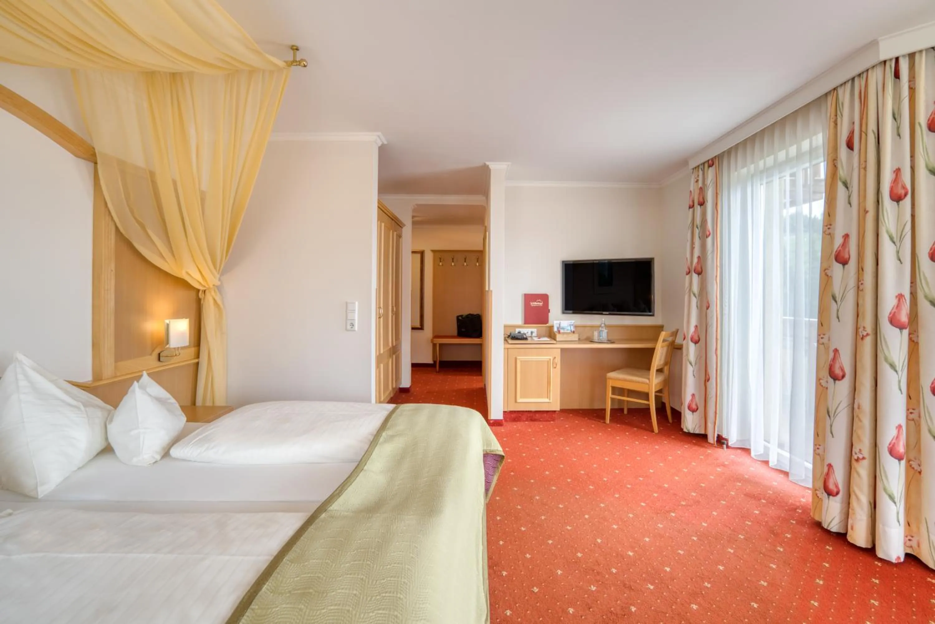 Photo of the whole room, Bed in Alpinresort Schillerkopf