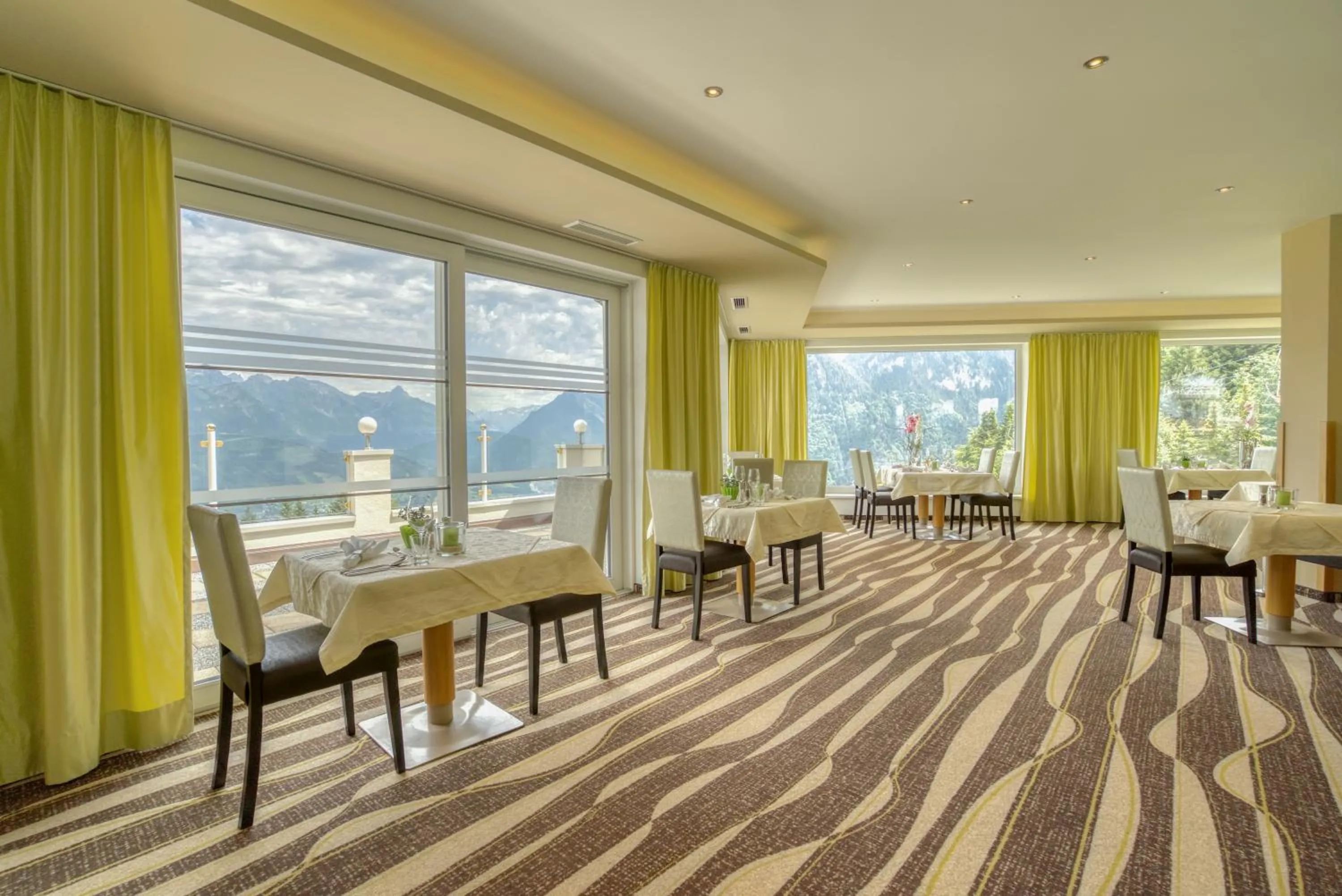 Restaurant/places to eat in Alpinresort Schillerkopf