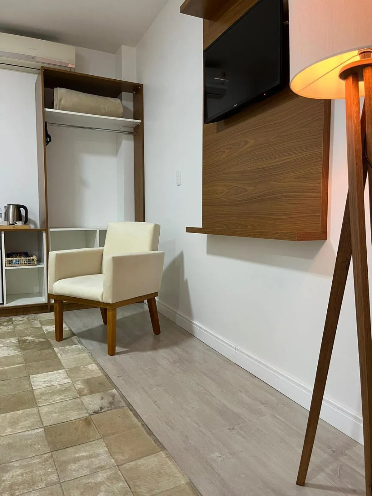 TV and multimedia in Zallon Hotel Executivo