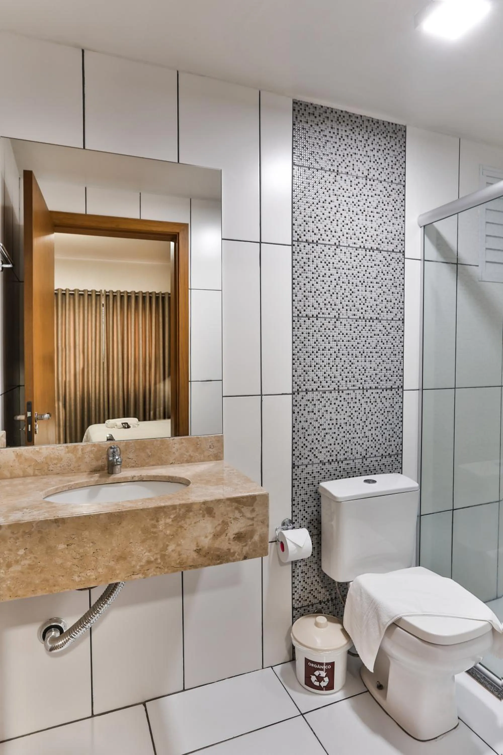 Shower in Zallon Hotel Executivo