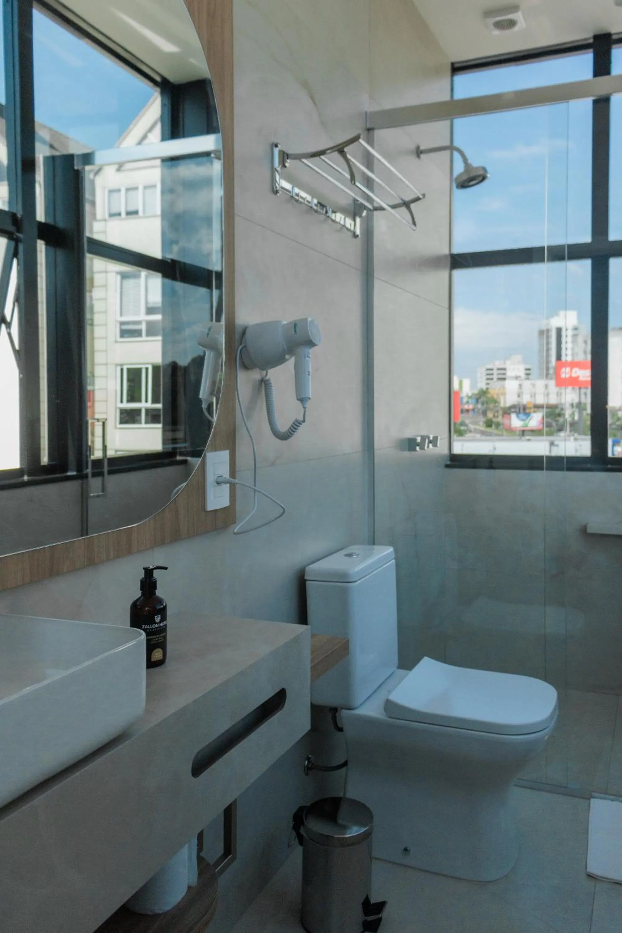 Shower in Zallon Hotel Executivo