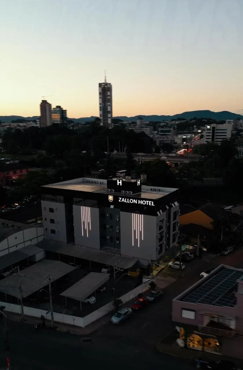 Property building in Zallon Hotel Executivo