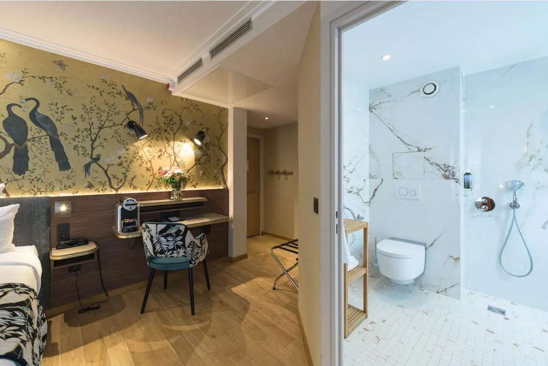 Bathroom in Hôtel Tourisme Avenue