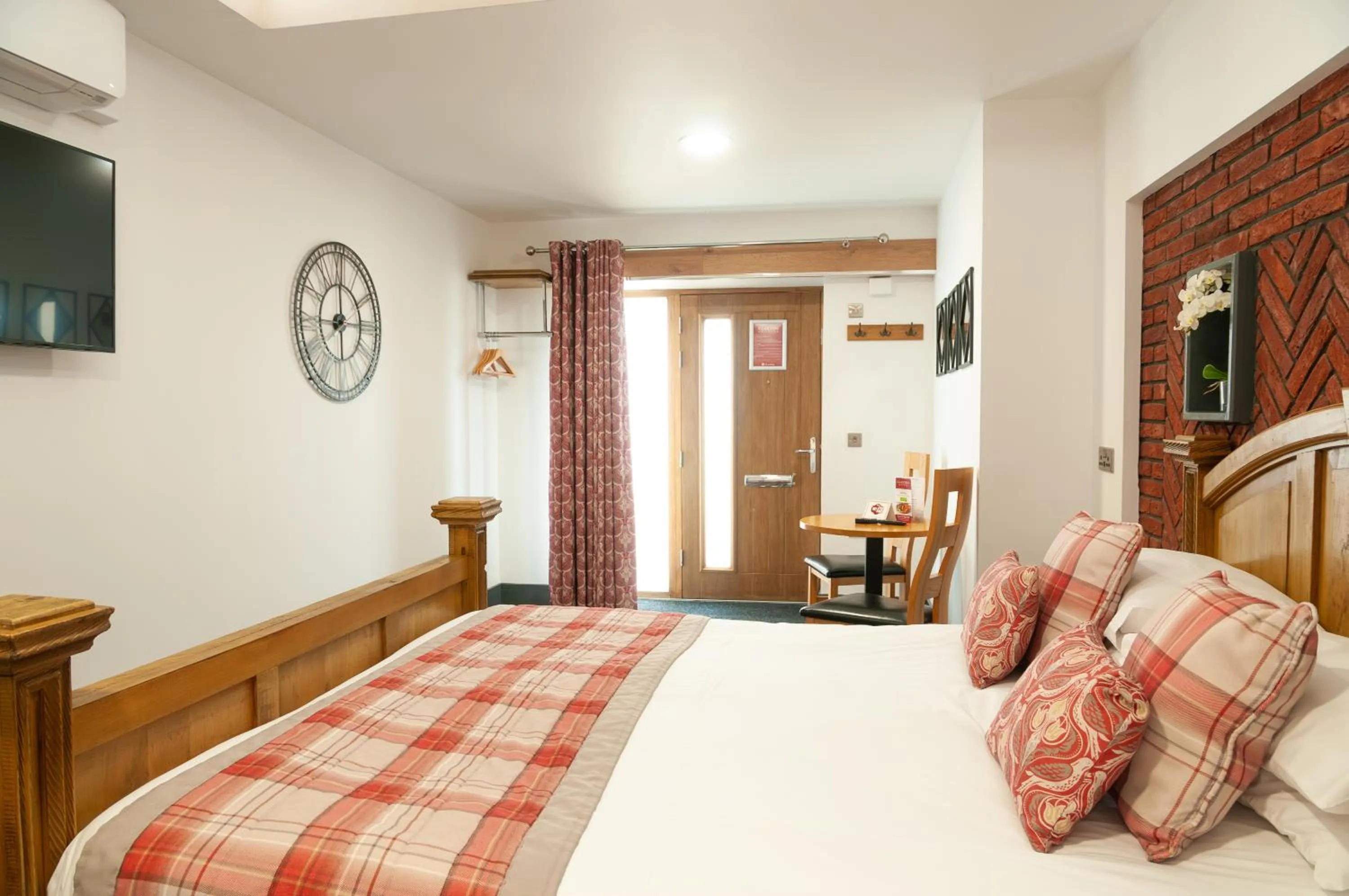 Bed in Claxton Hotel