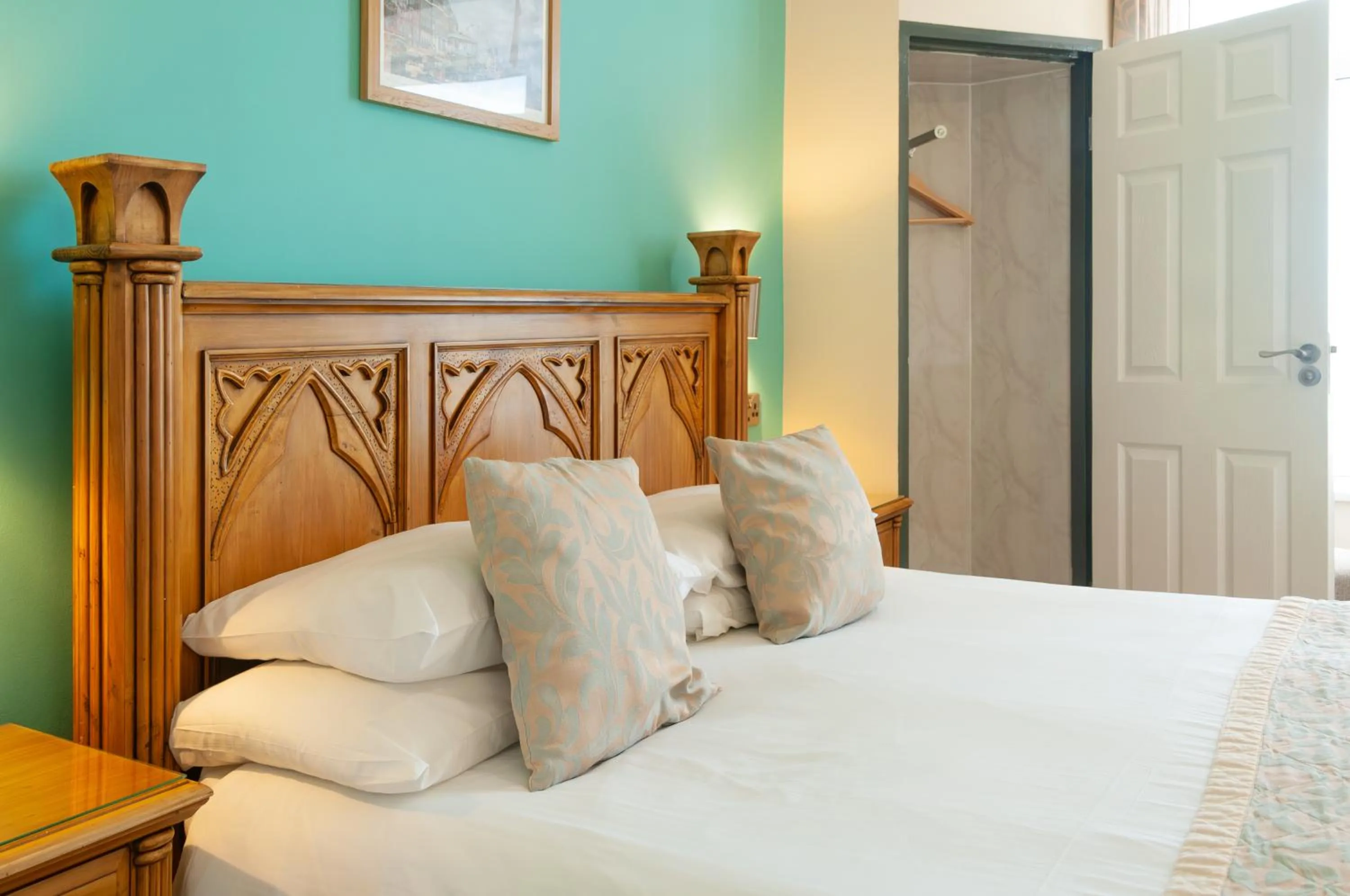 Bed in Claxton Hotel