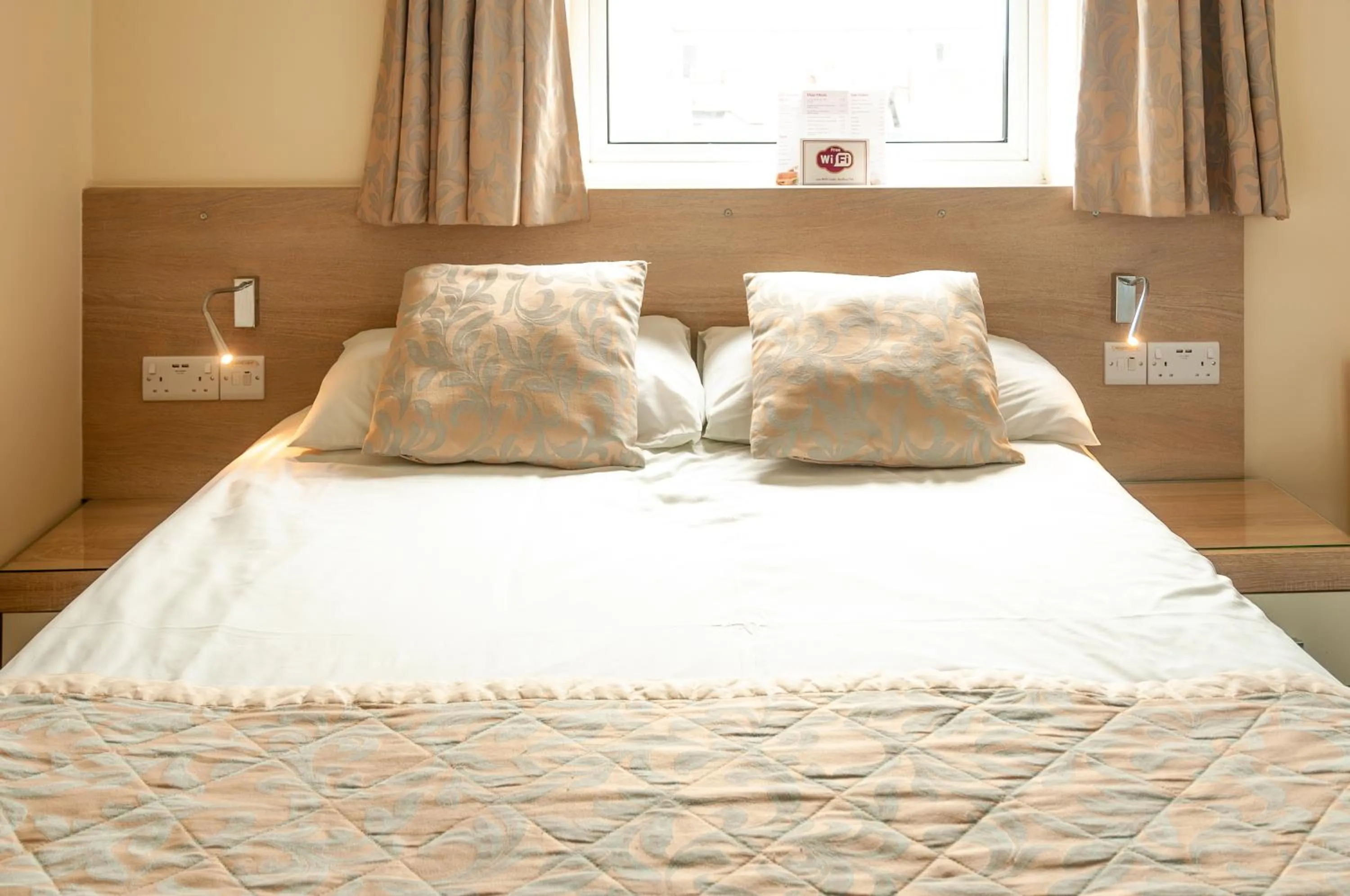 Bed in Claxton Hotel