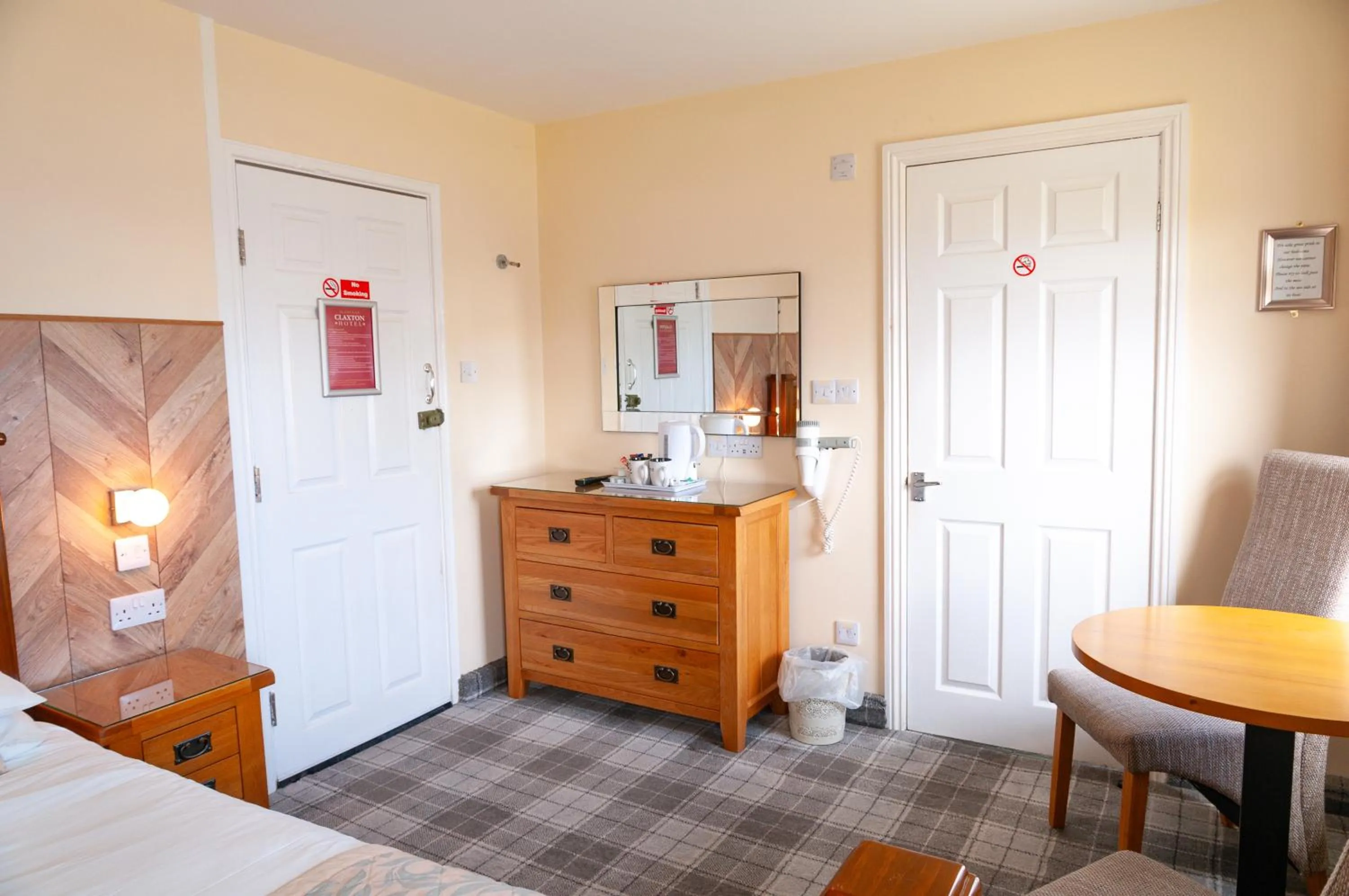 Bed in Claxton Hotel