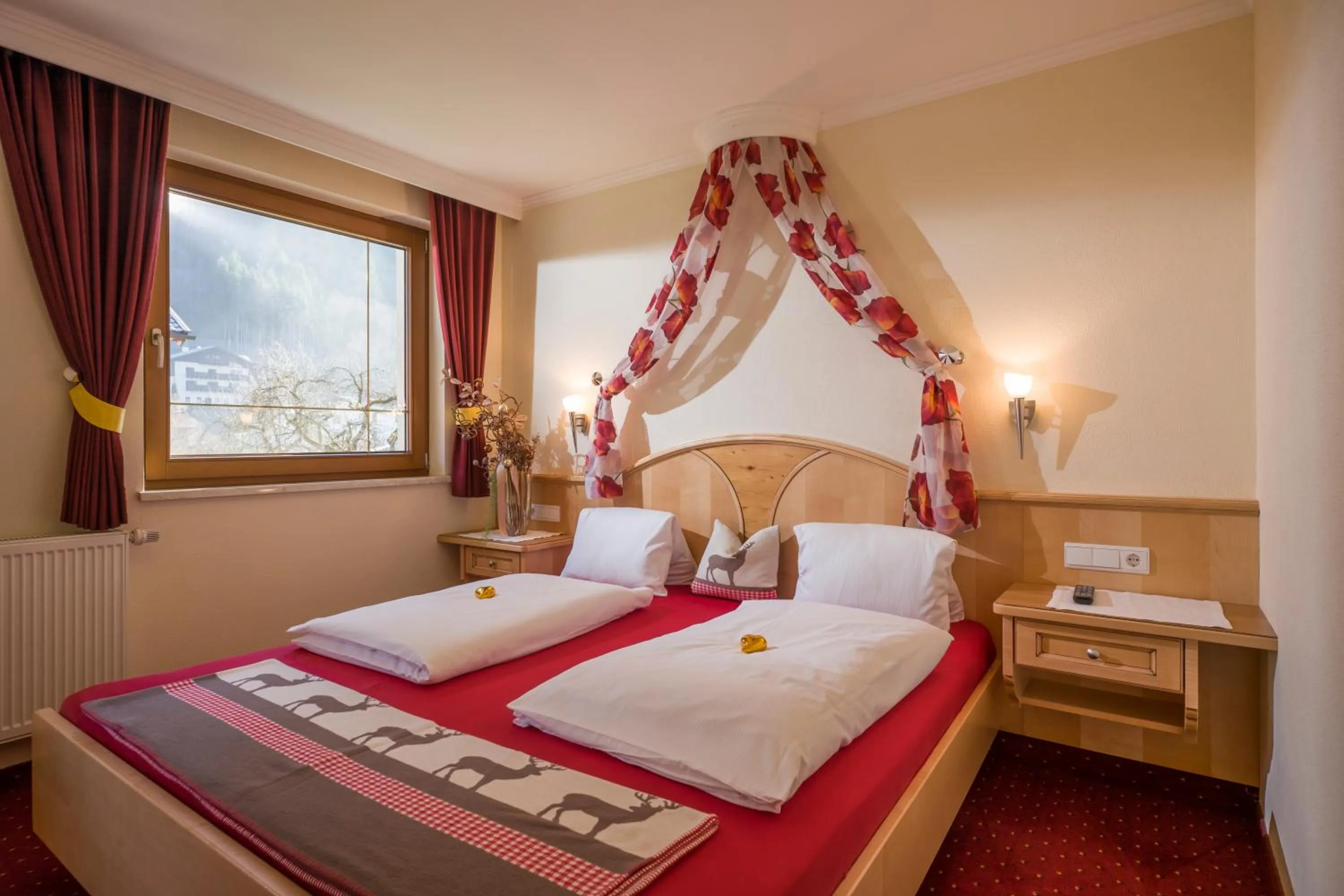 Bedroom, Bed in Alpinschlössl