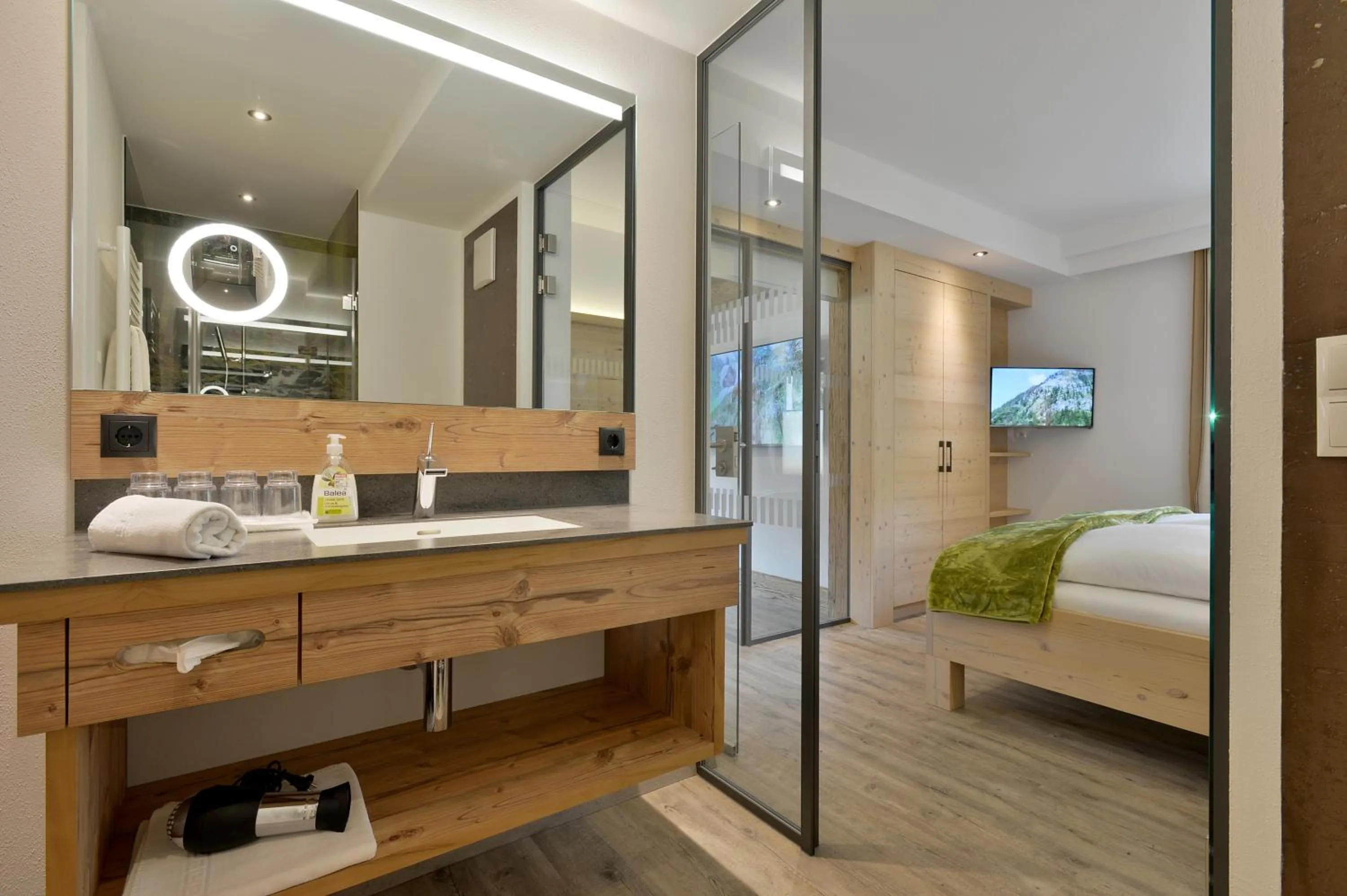 Bathroom, Bed in Alpinschlössl