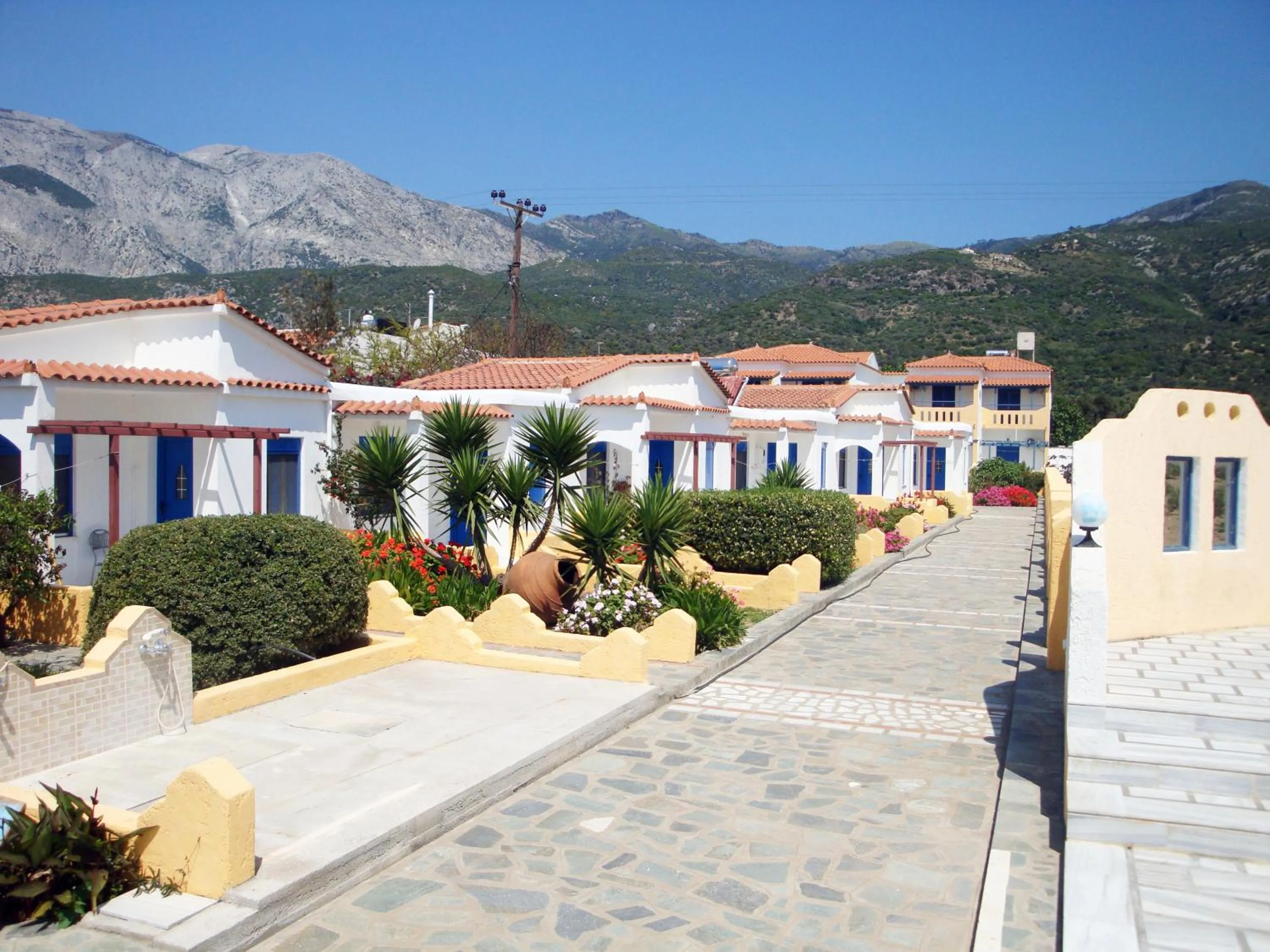 Property building in Pavlis Studios Kampos